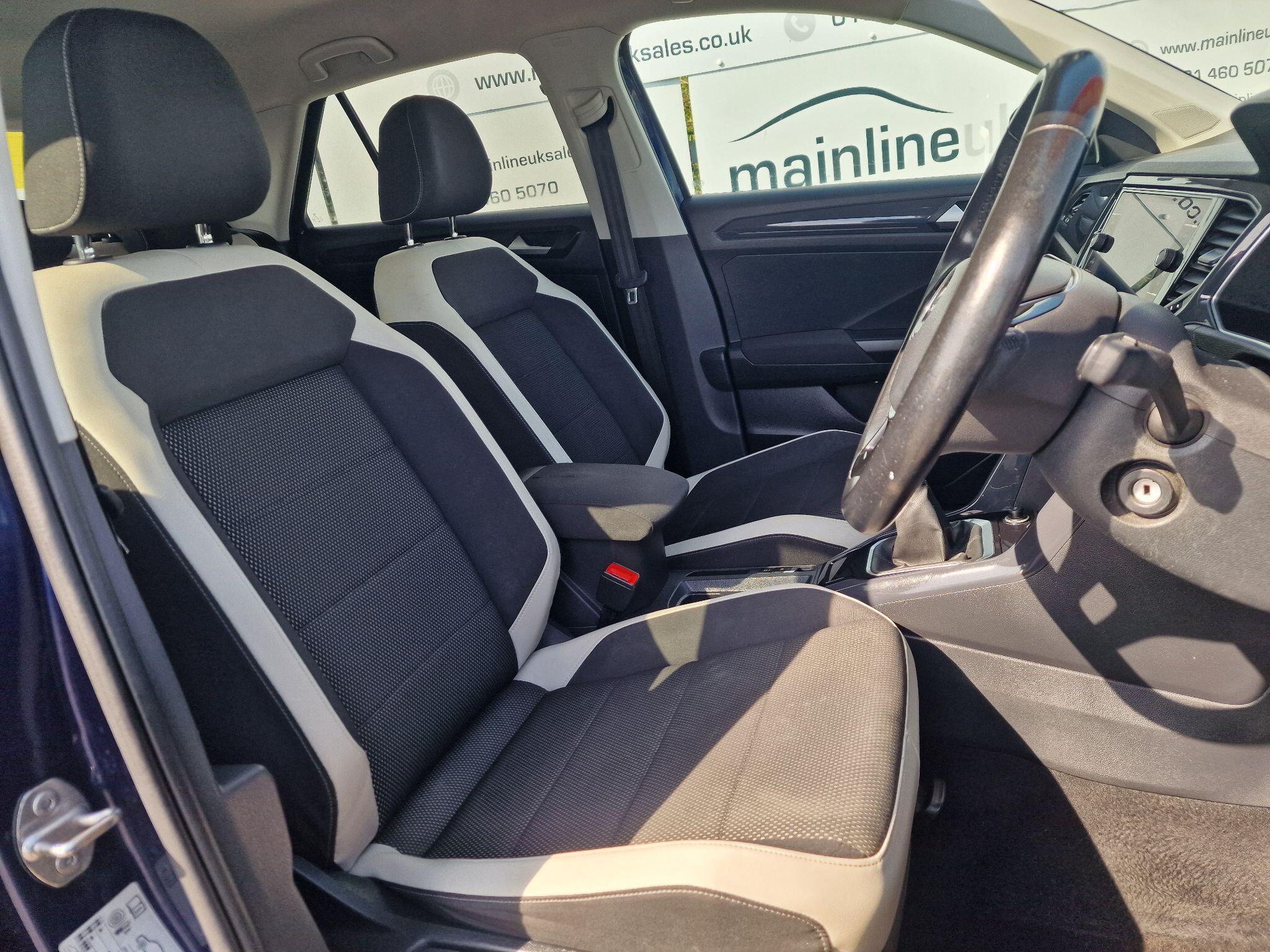 Volkswagen T-Roc view 43