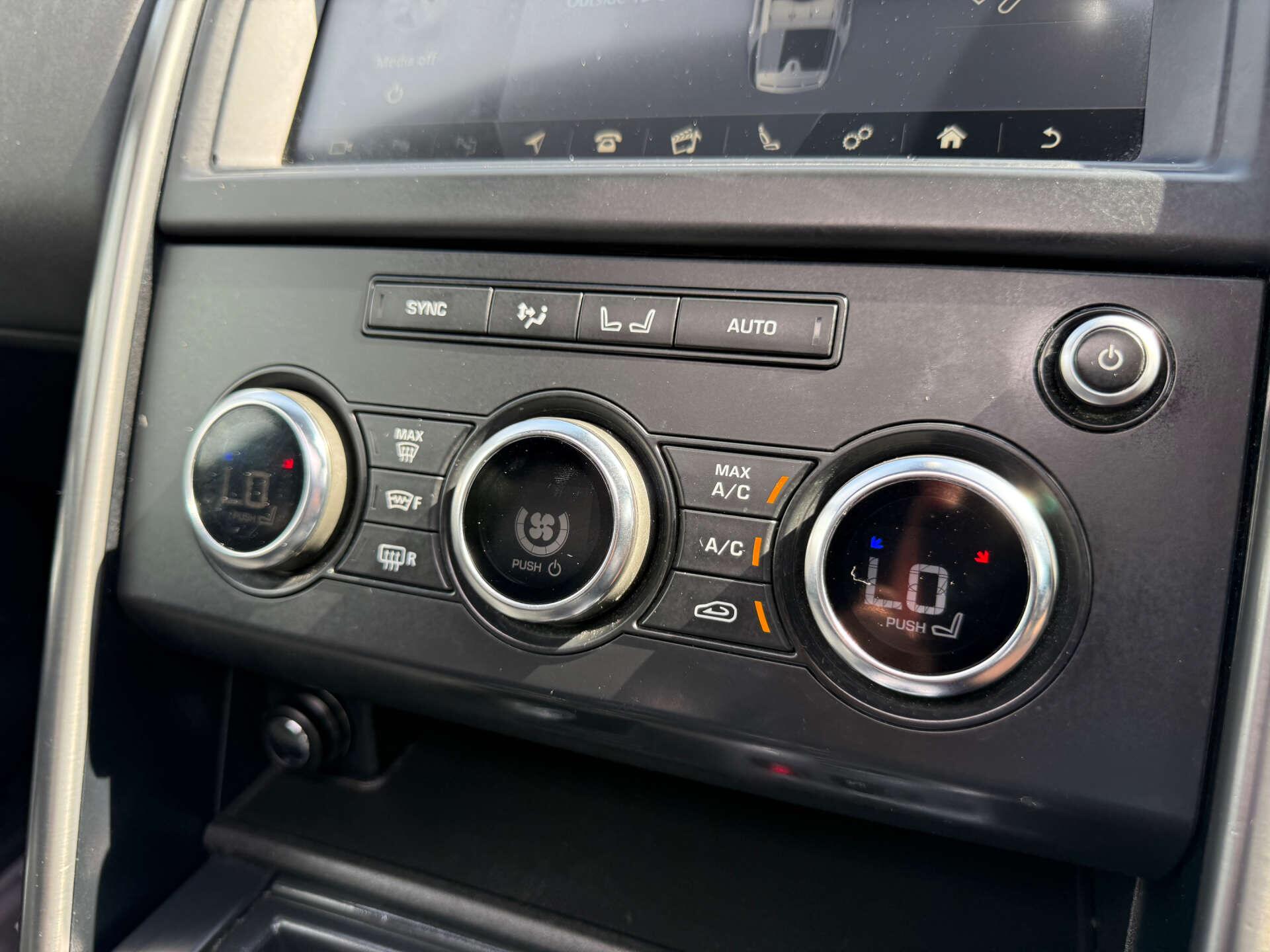 Land Rover Discovery view 50
