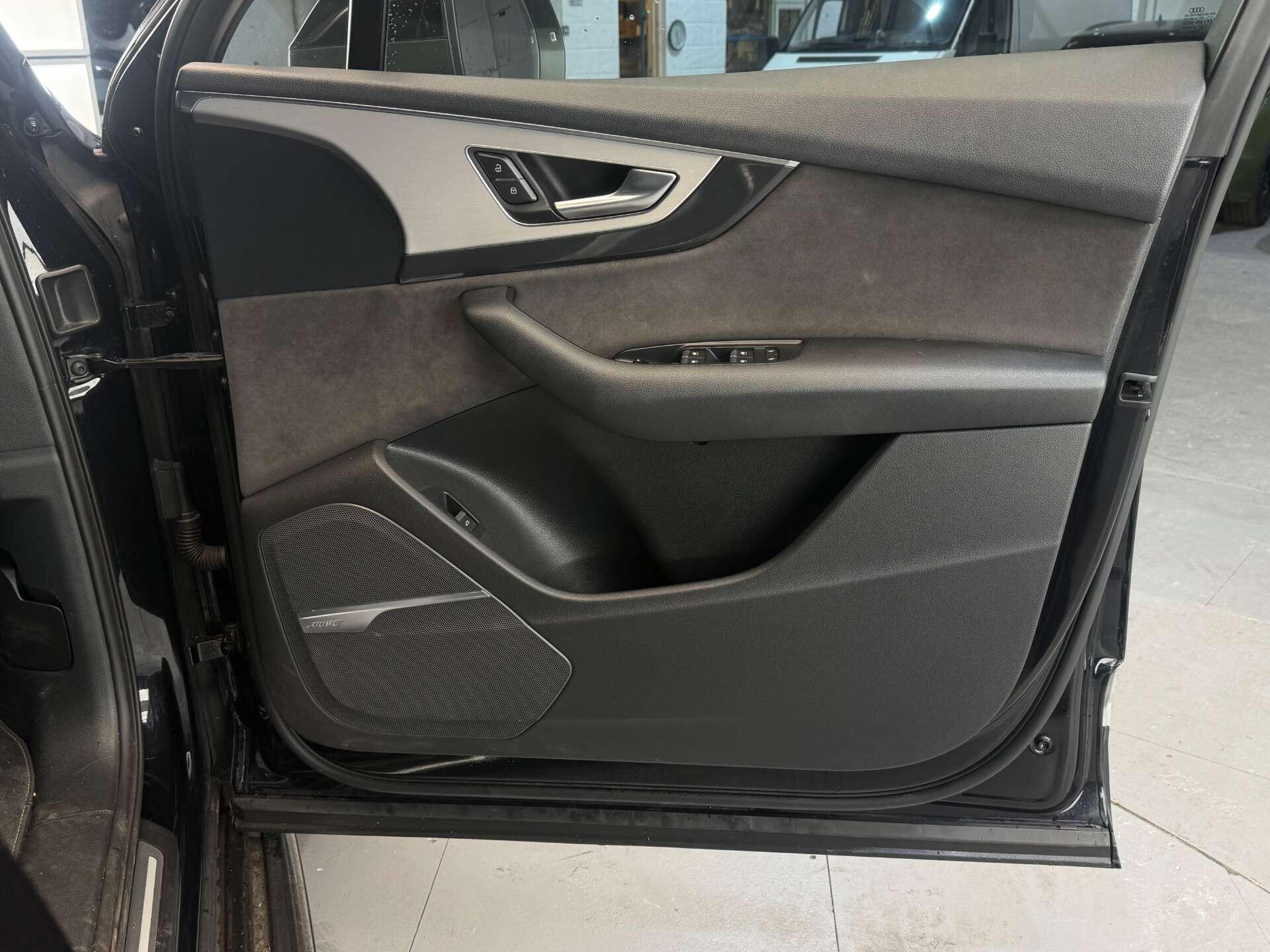 Audi Q7 view 26