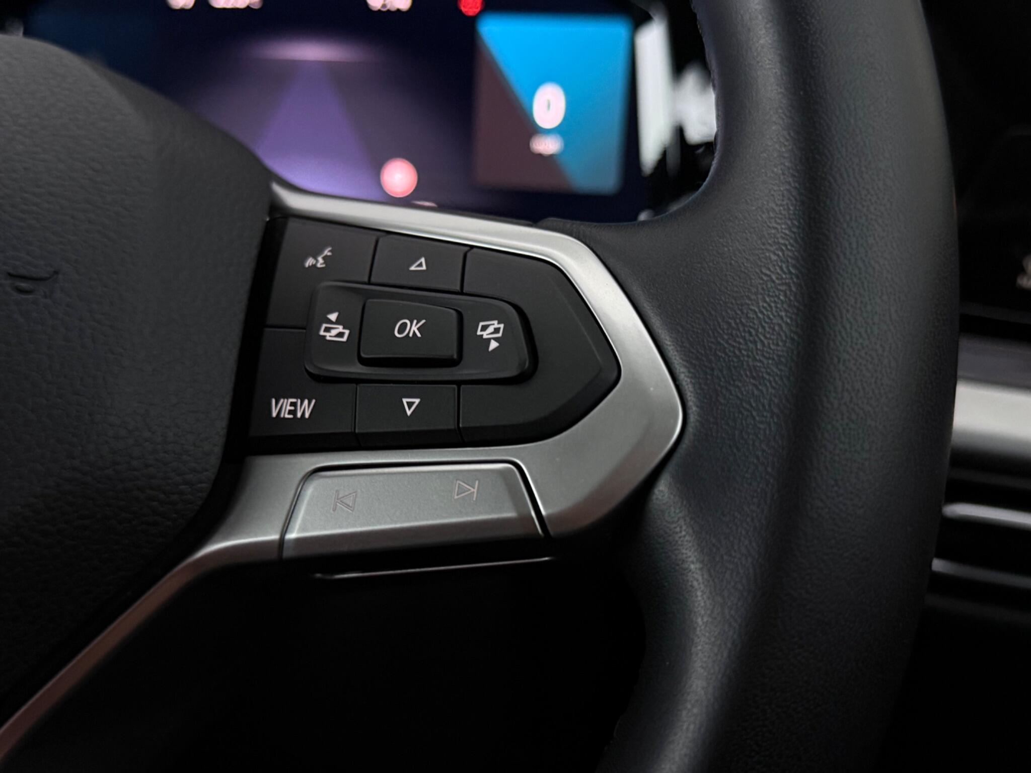 Volkswagen Golf view 16