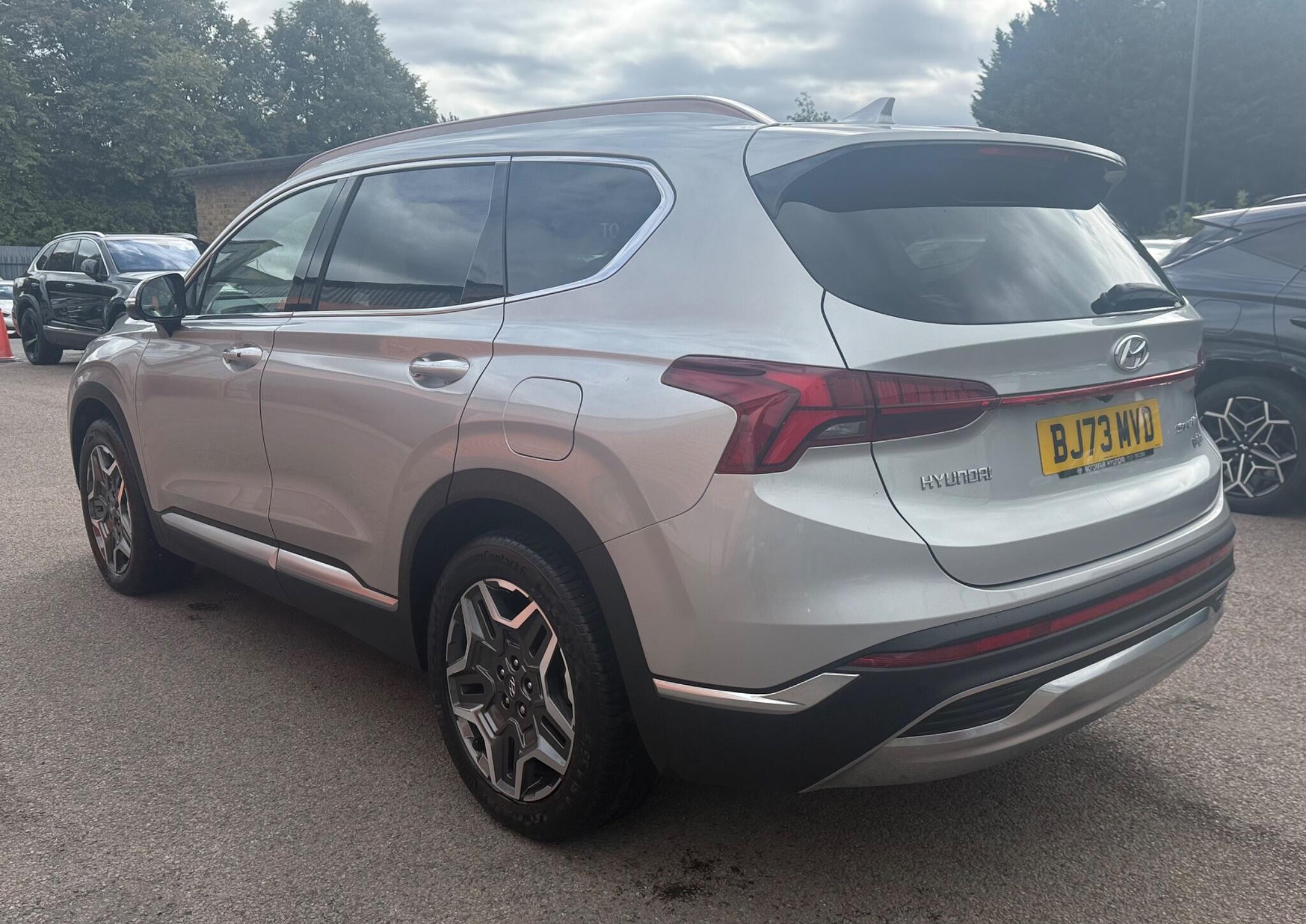 Hyundai Santa FE view 4