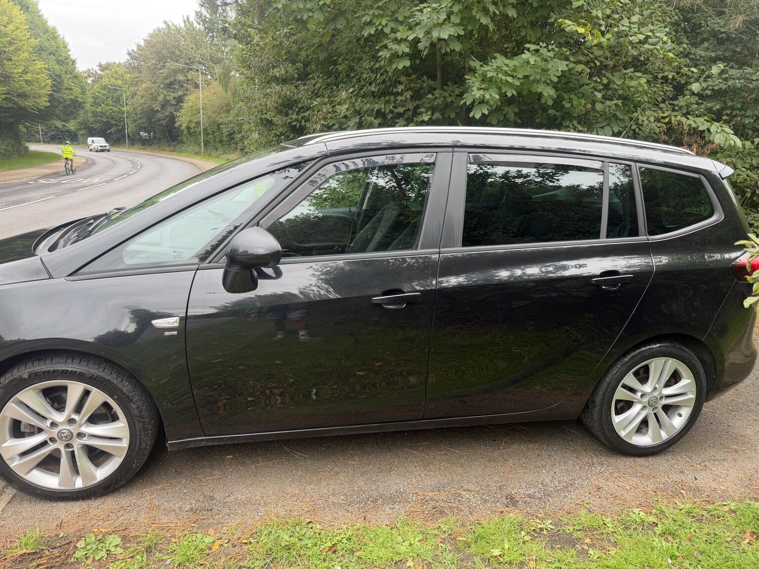 Vauxhall Zafira Tourer view 9