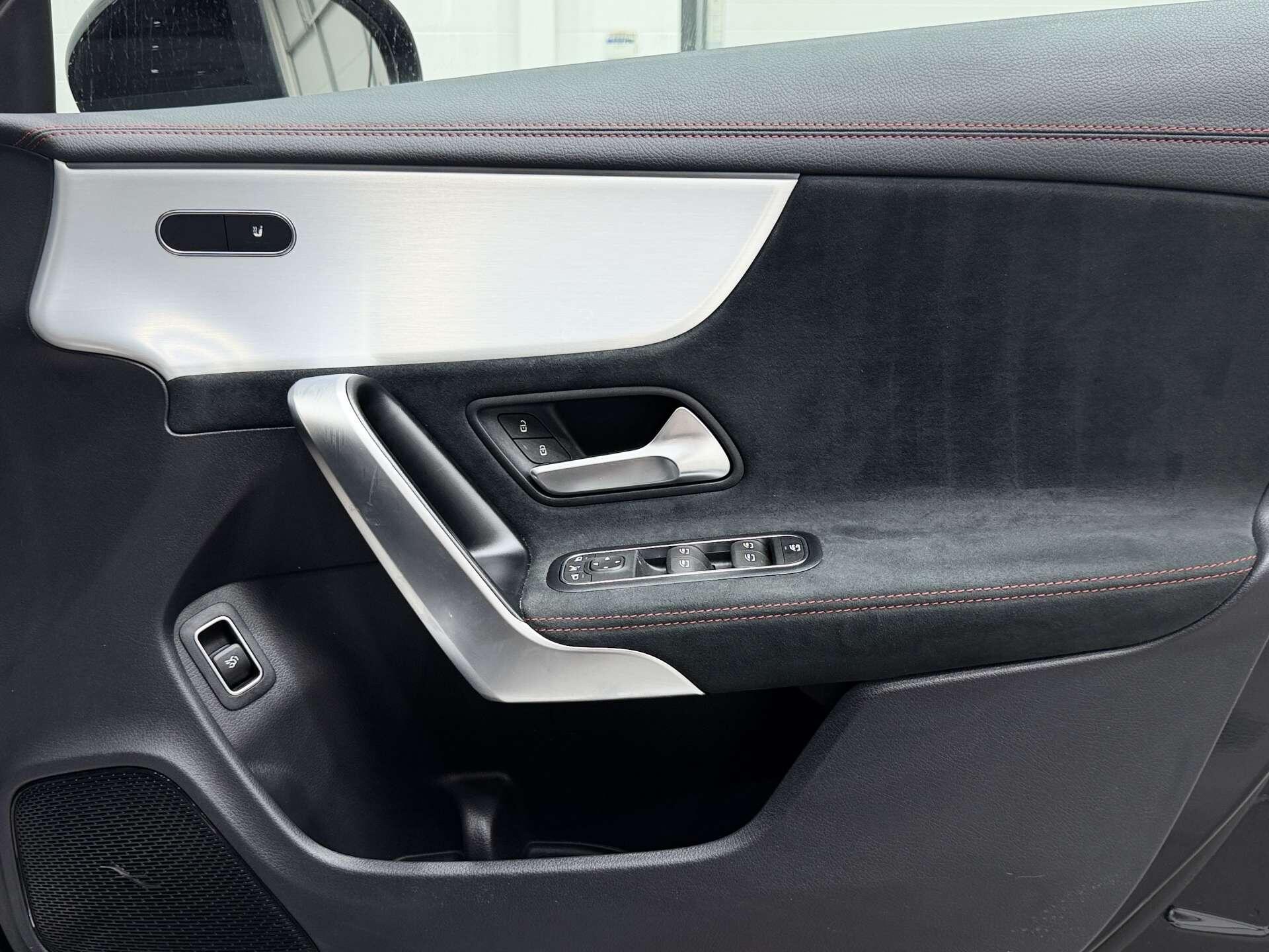 Mercedes-Benz CLA view 30