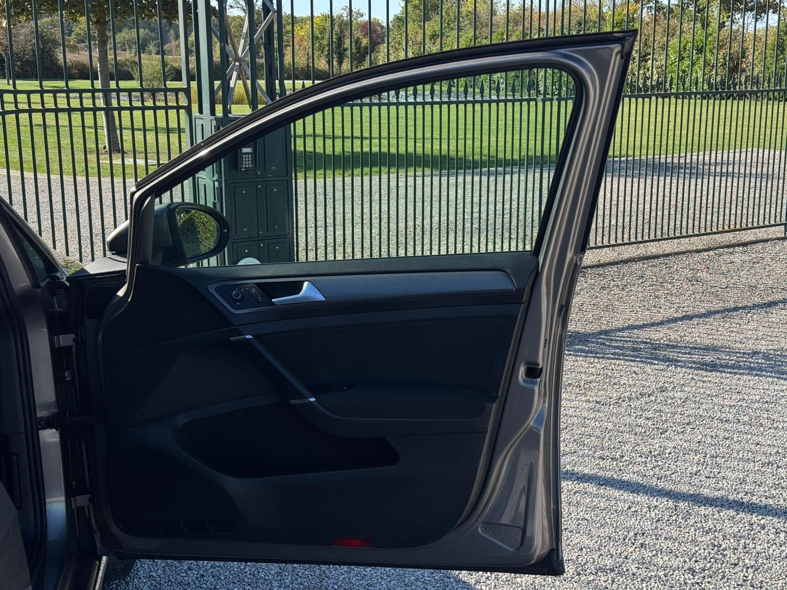 2013 Volkswagen Golf image 9