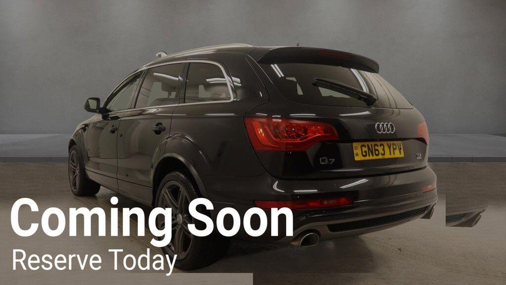 Audi Q7 view 11