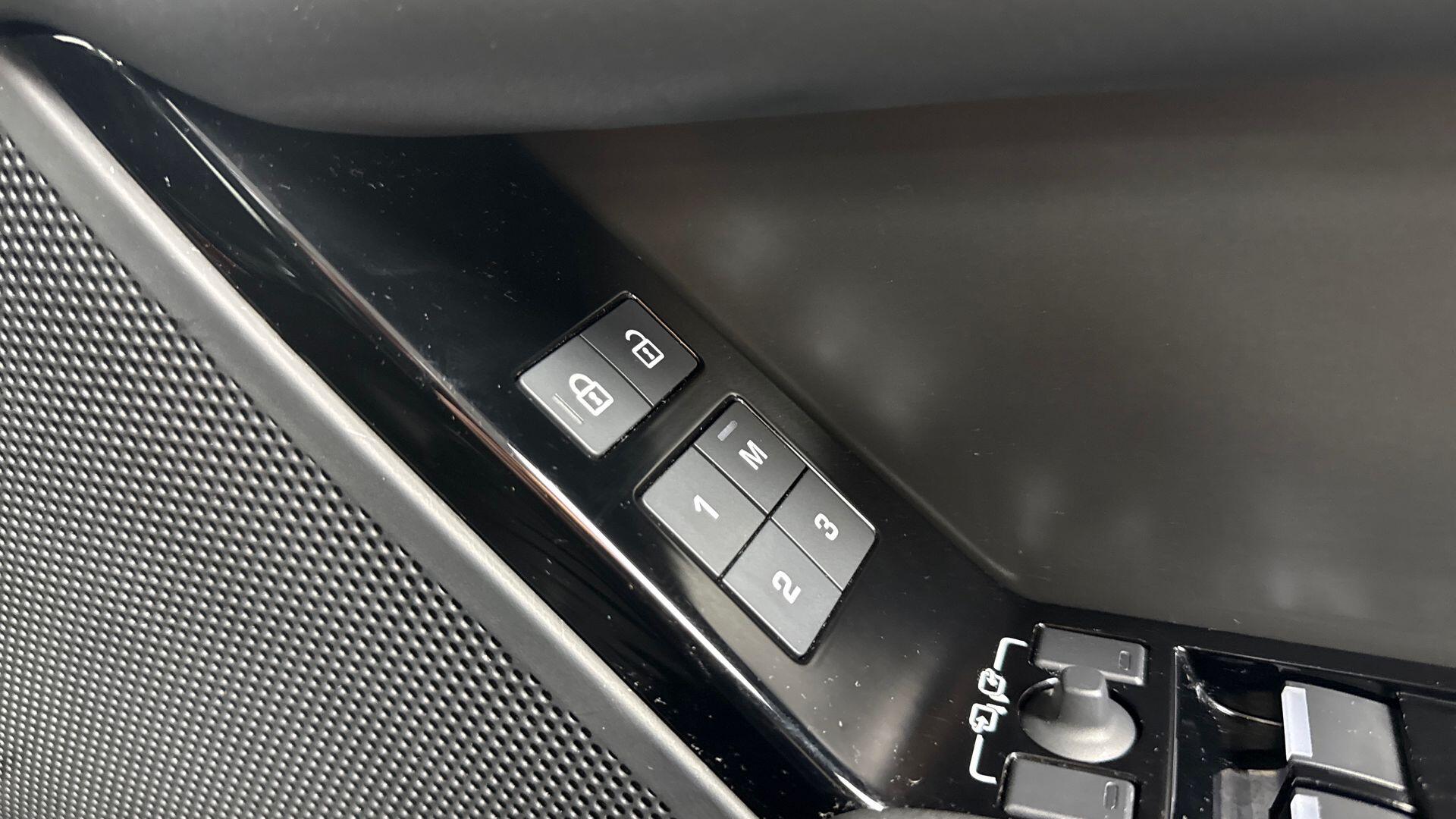 Land Rover Range Rover Velar view 22