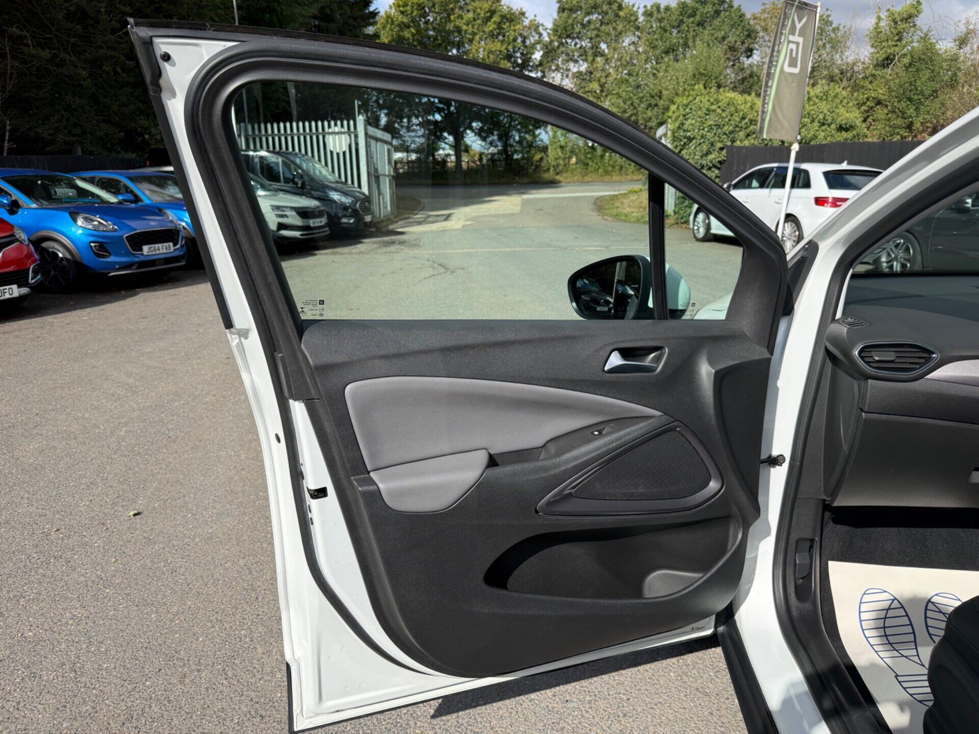 Vauxhall Crossland X view 32