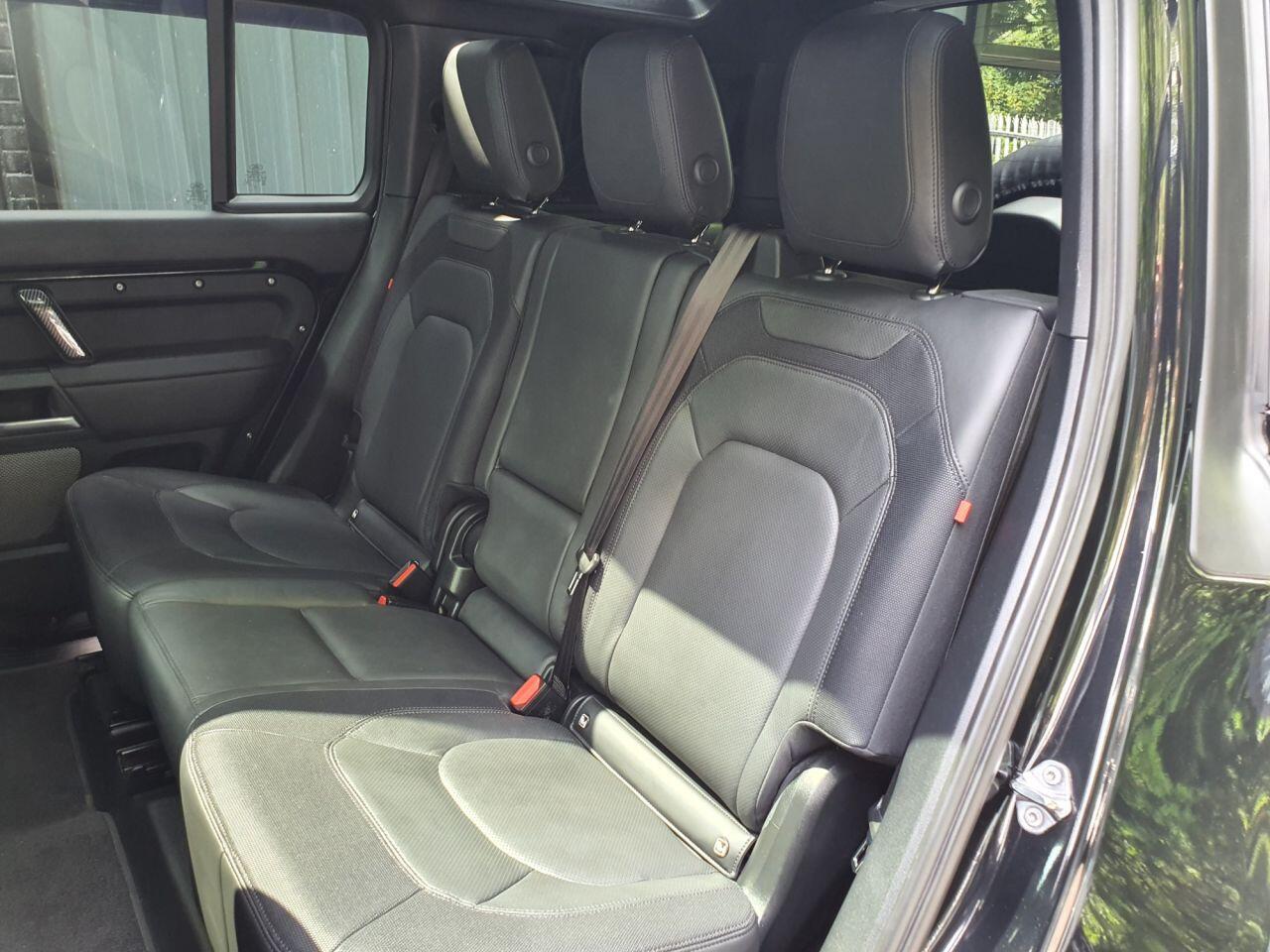 Land Rover Defender 110 view 38