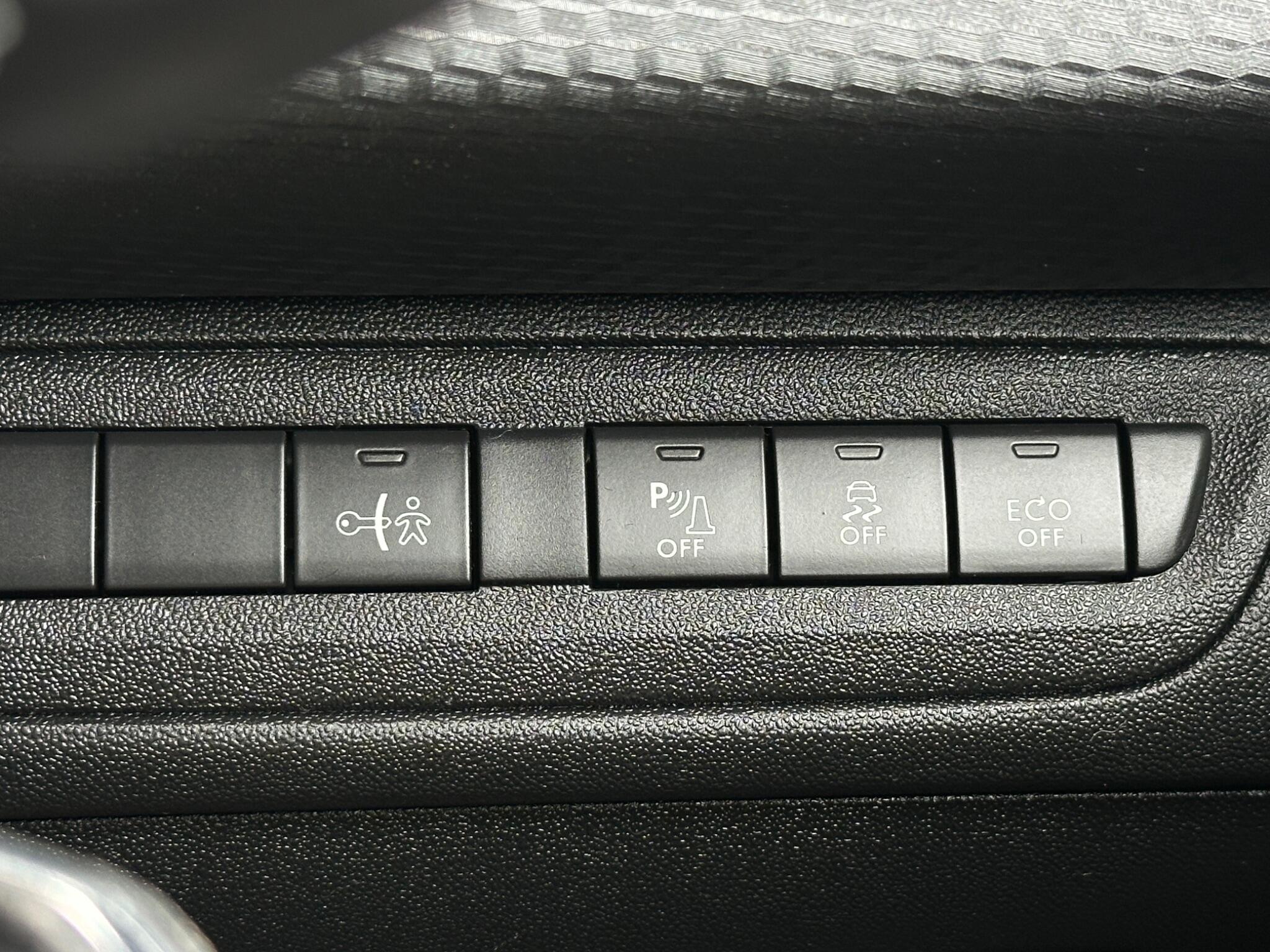 Peugeot 208 view 42