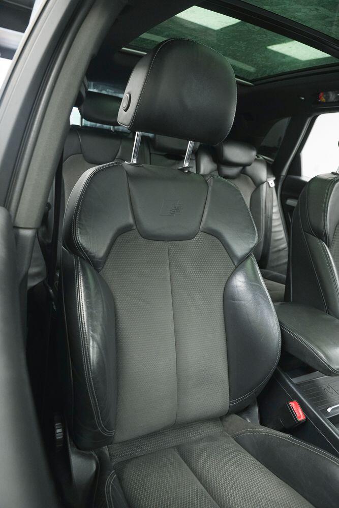Audi Q5 view 13
