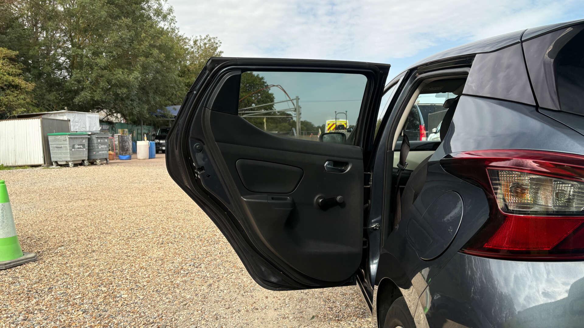 Nissan Micra view 34