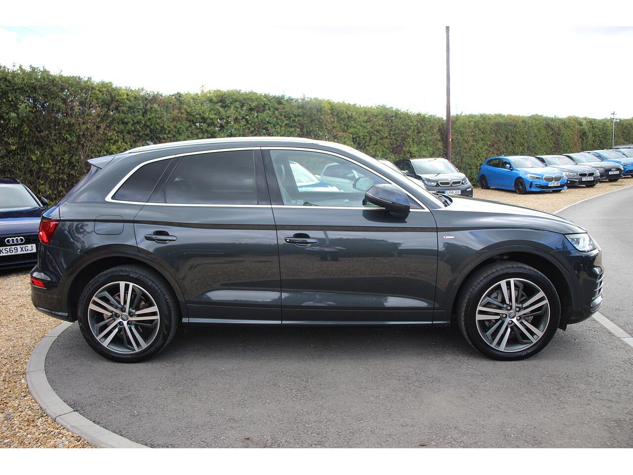 Audi Q5 view 7