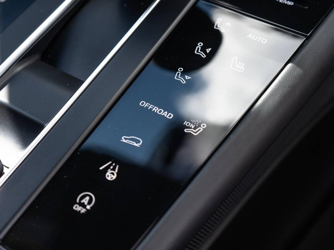 Porsche Macan view 35