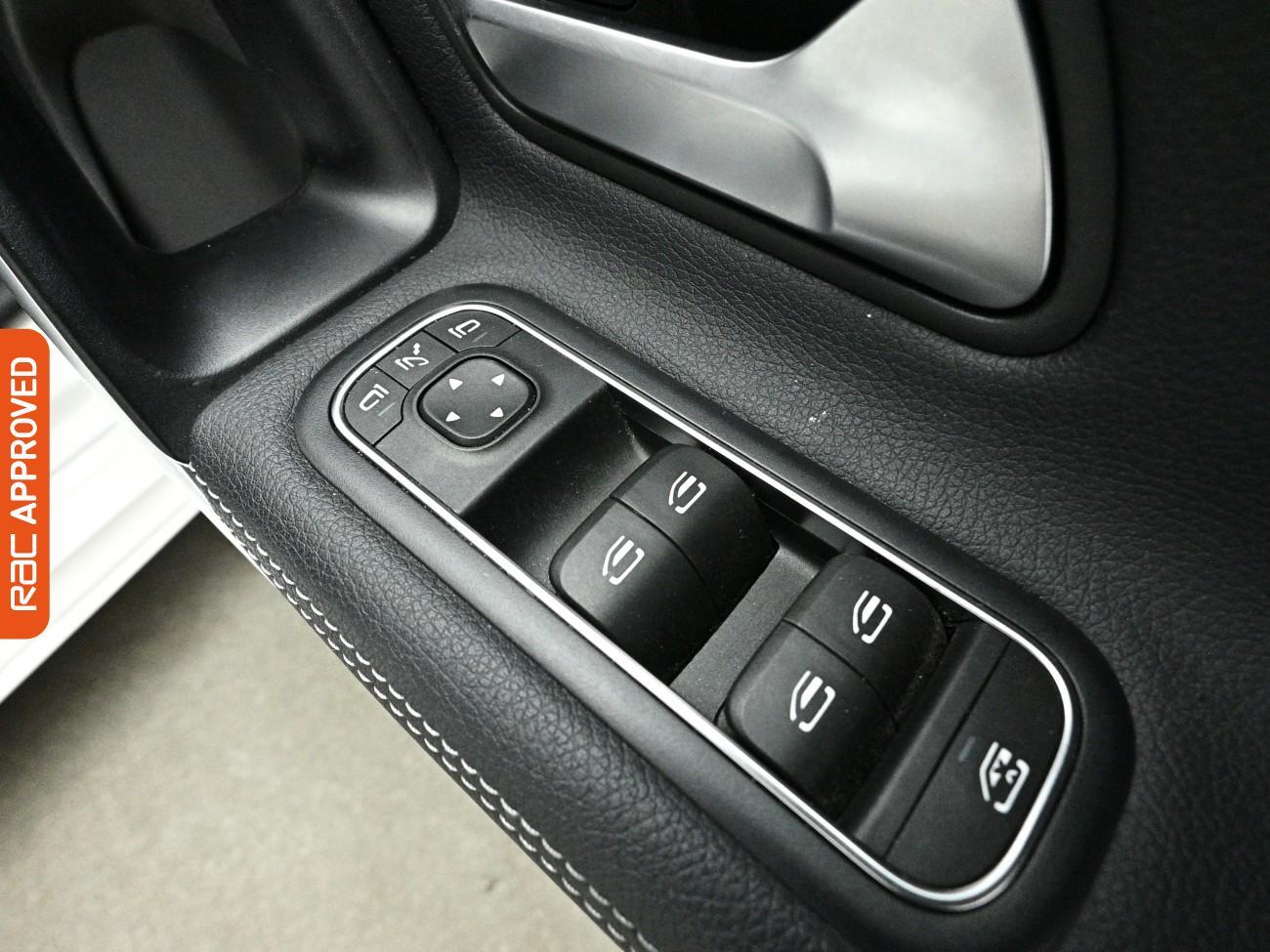 Mercedes-Benz Cla view 26