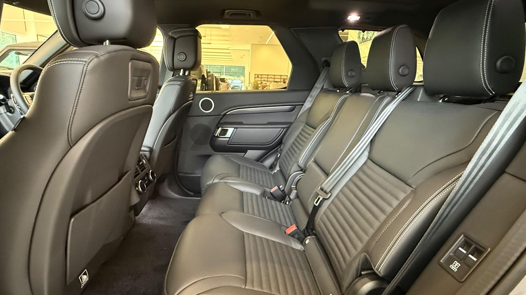 Land Rover Discovery view 19