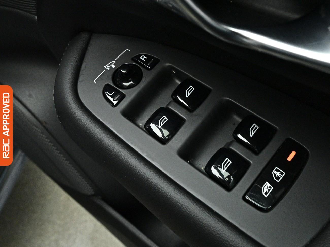 Volvo XC90 view 28