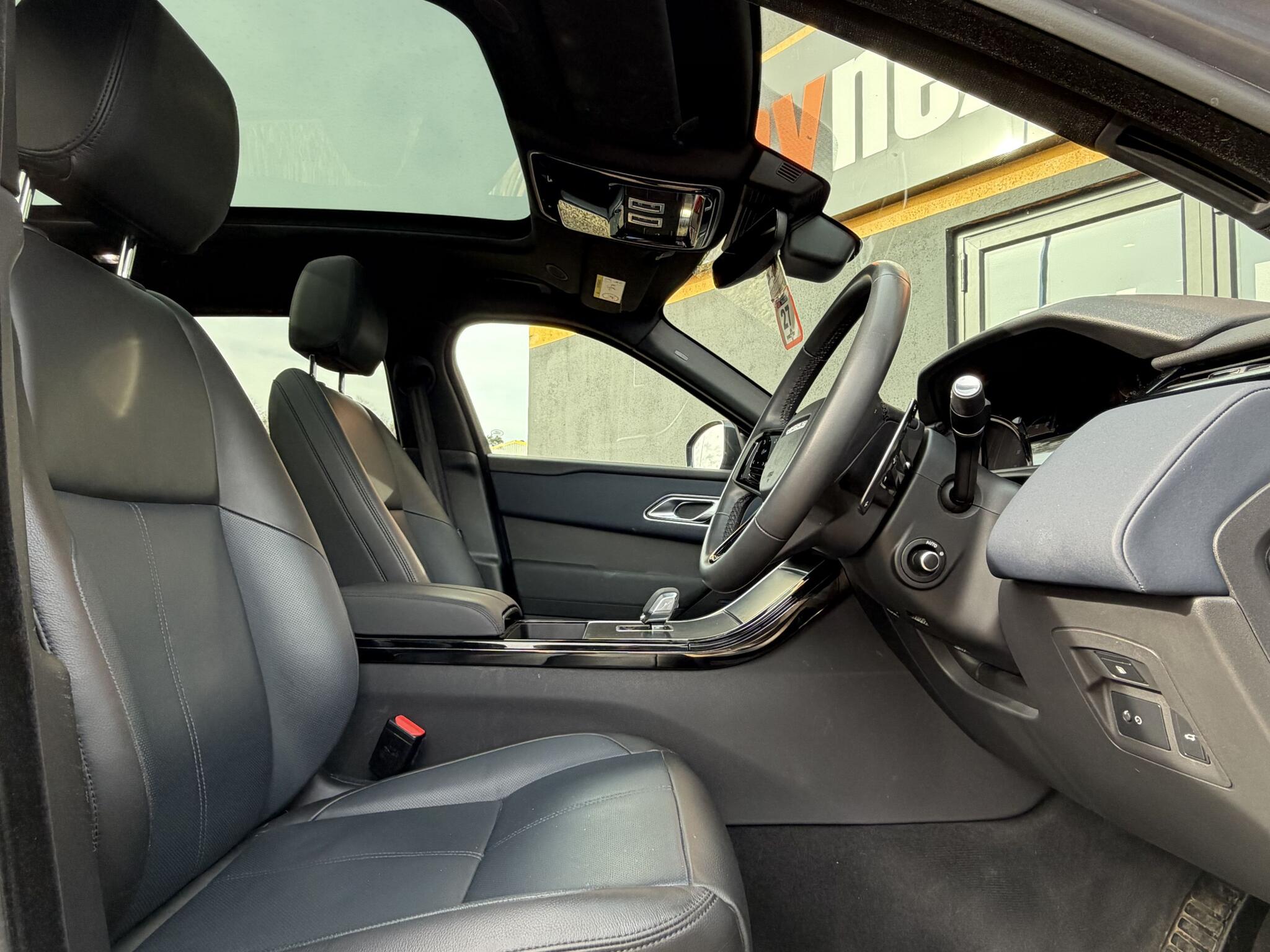 Land Rover Range Rover Velar view 13