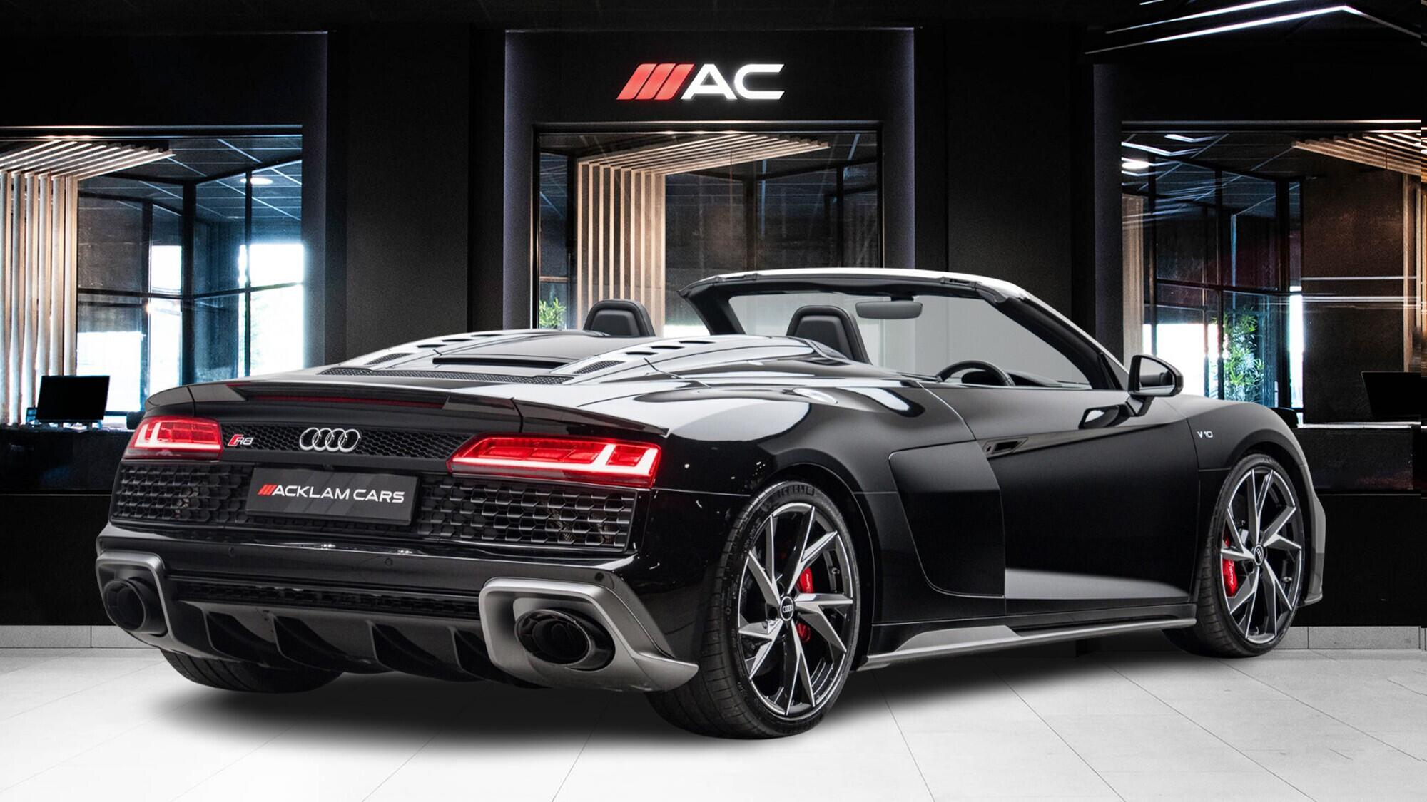 Audi R8 view 4