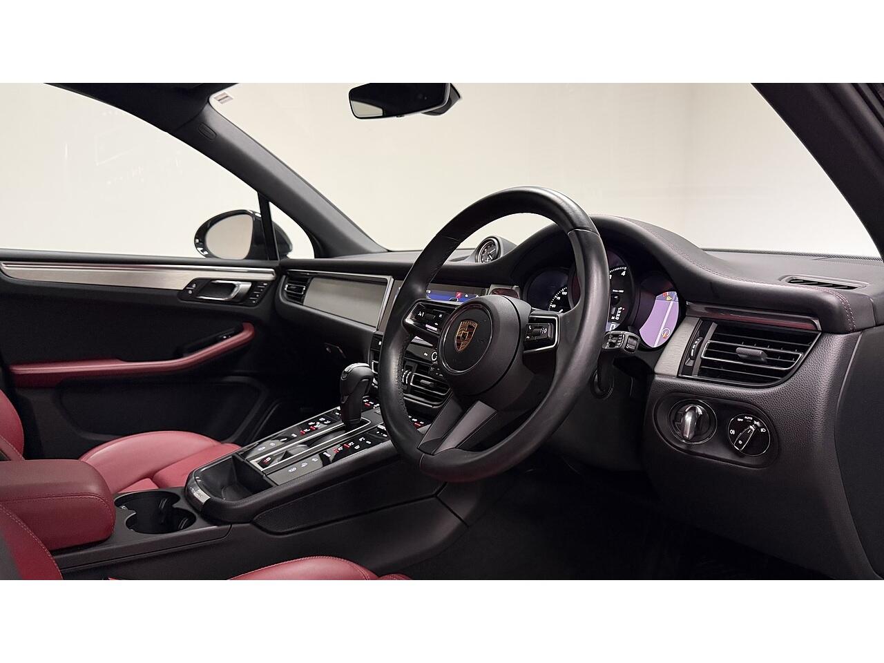 Porsche Macan view 15