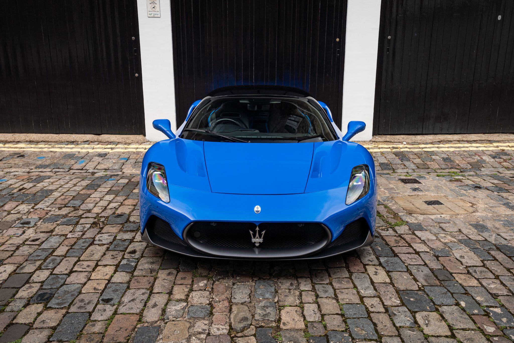 Maserati MC20 view 11
