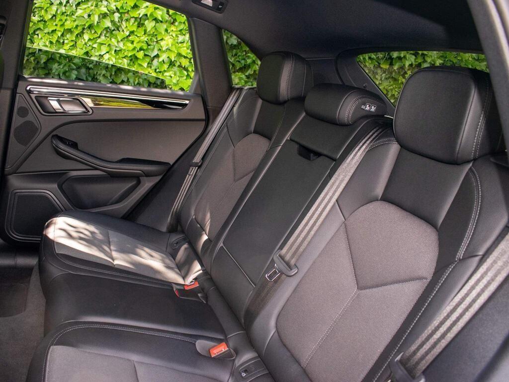 Porsche Macan view 26