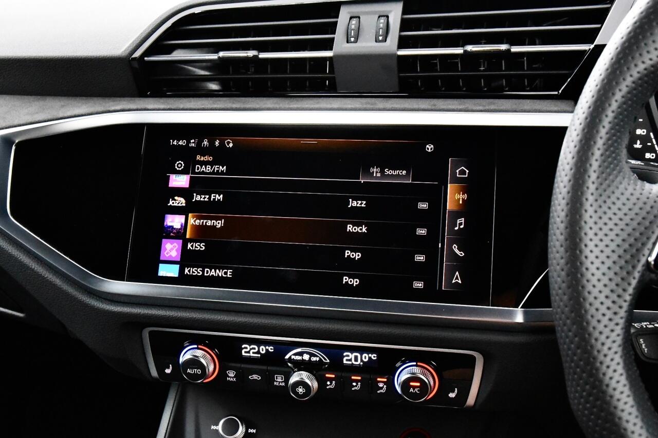 Audi RS Q3 view 40
