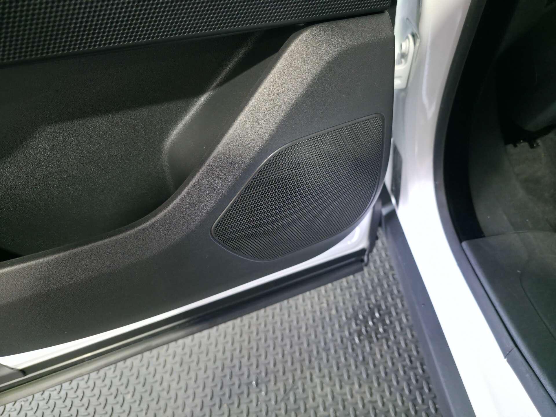Land Rover Range Rover Velar view 66