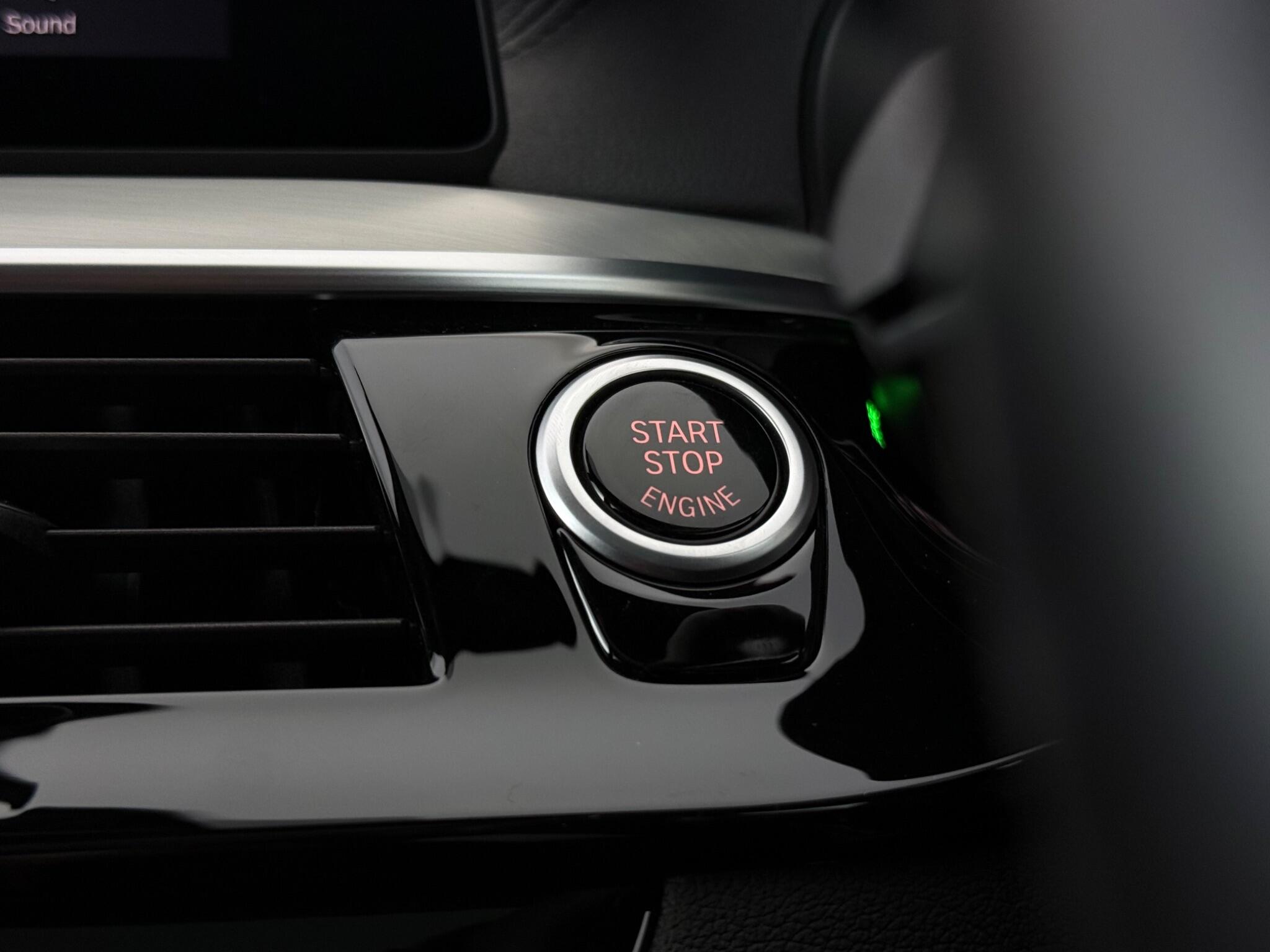 BMW 5 Series view 19