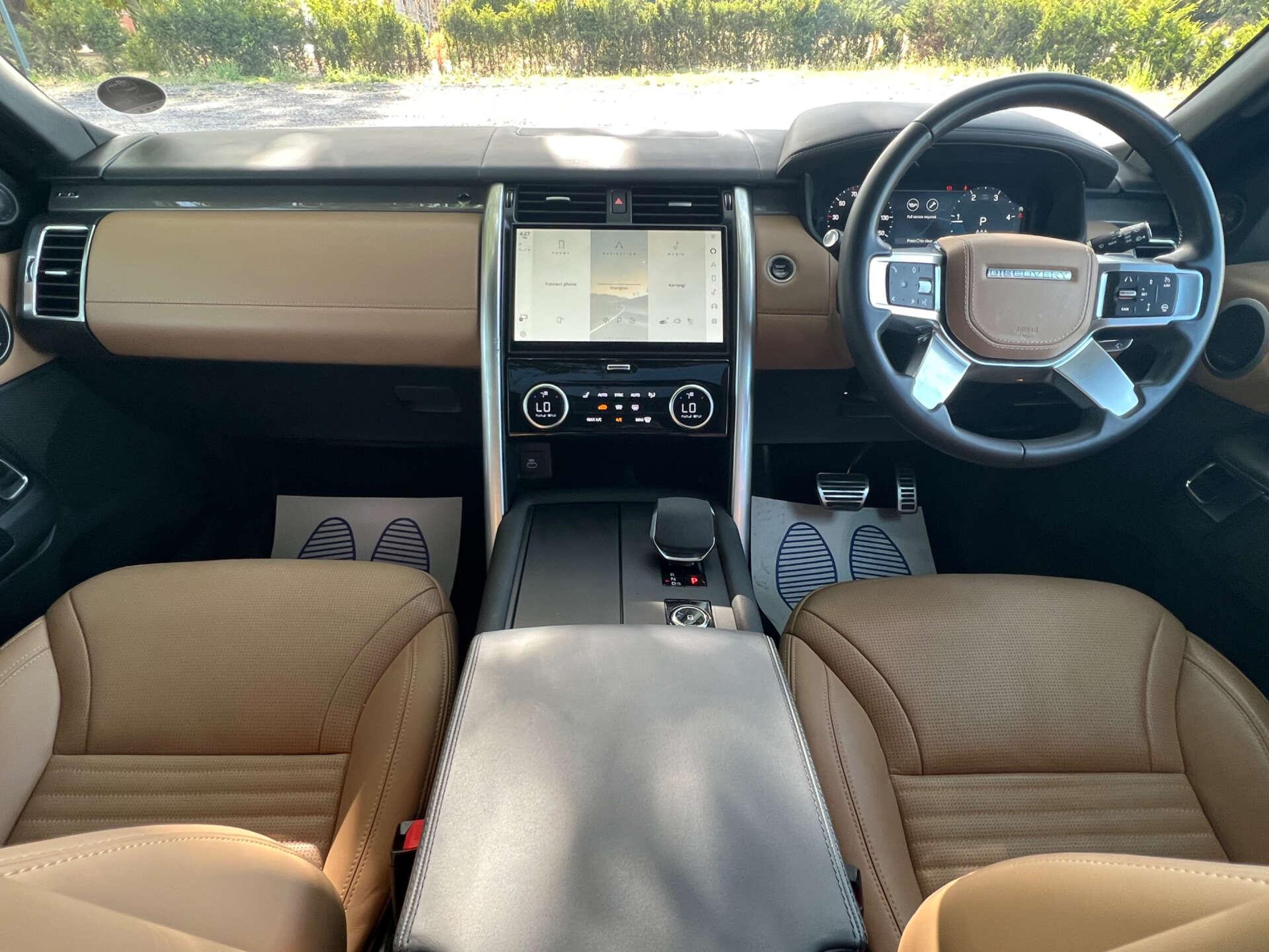 Land Rover Discovery view 4