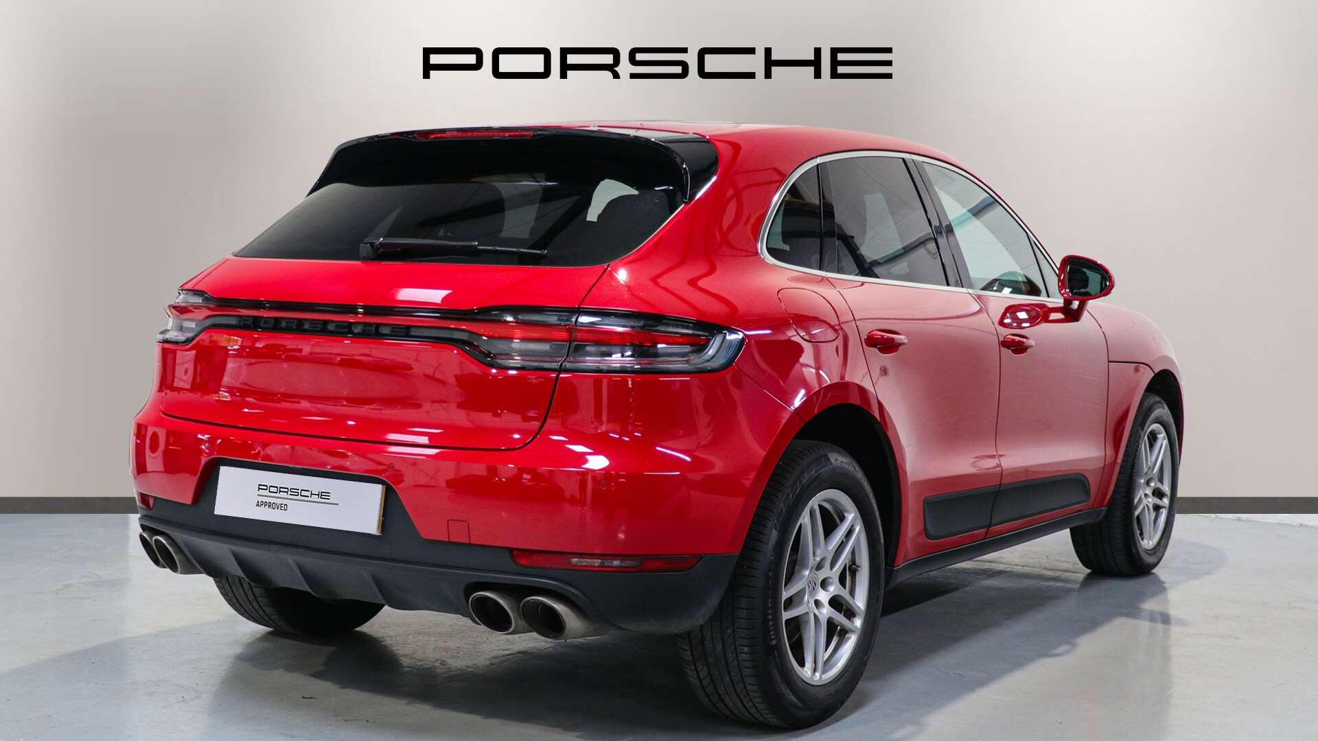 Porsche Macan view 3