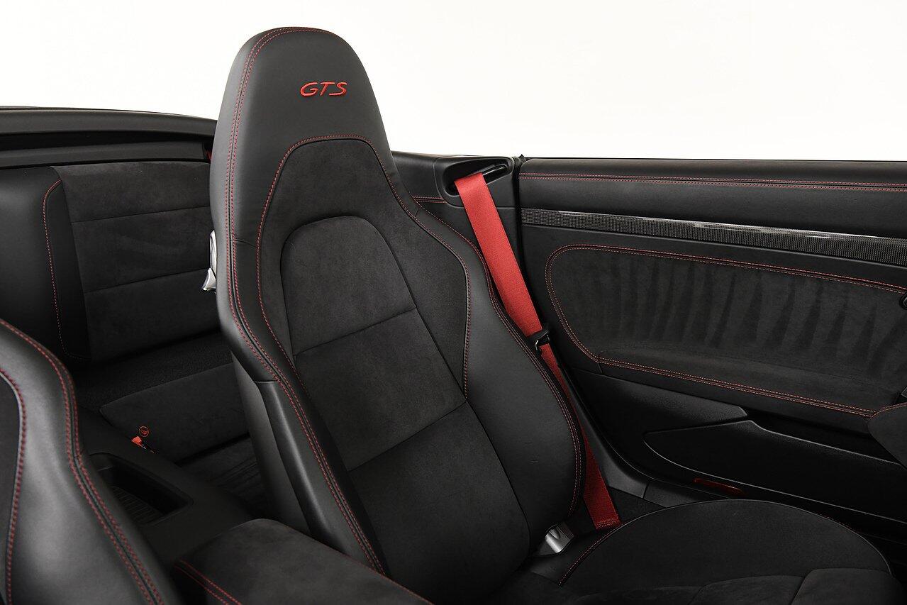 Porsche 911 view 12
