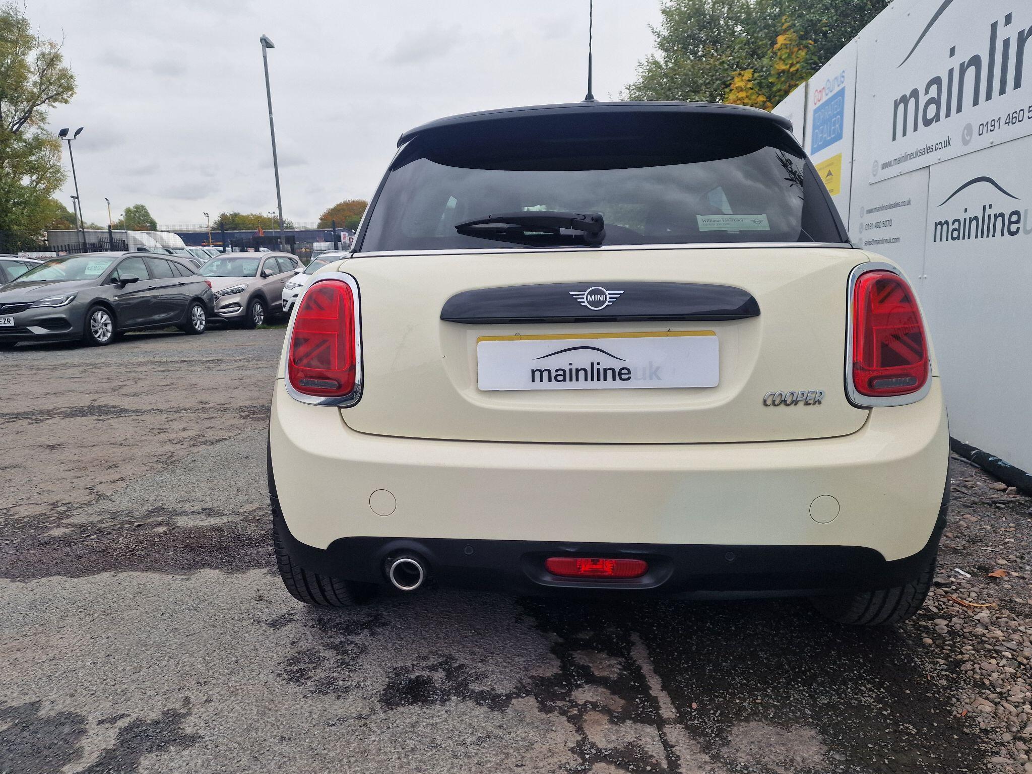 MINI Hatch view 14