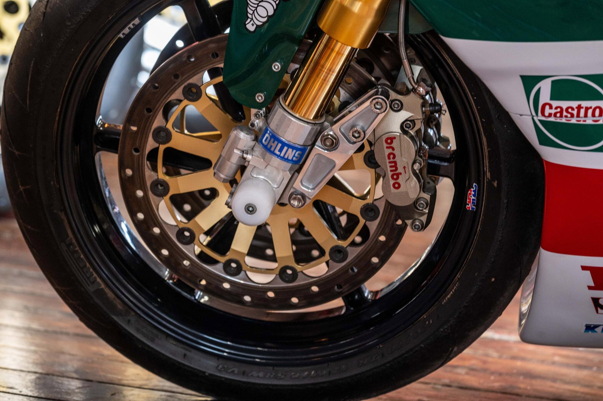 Honda RVF750 view 20