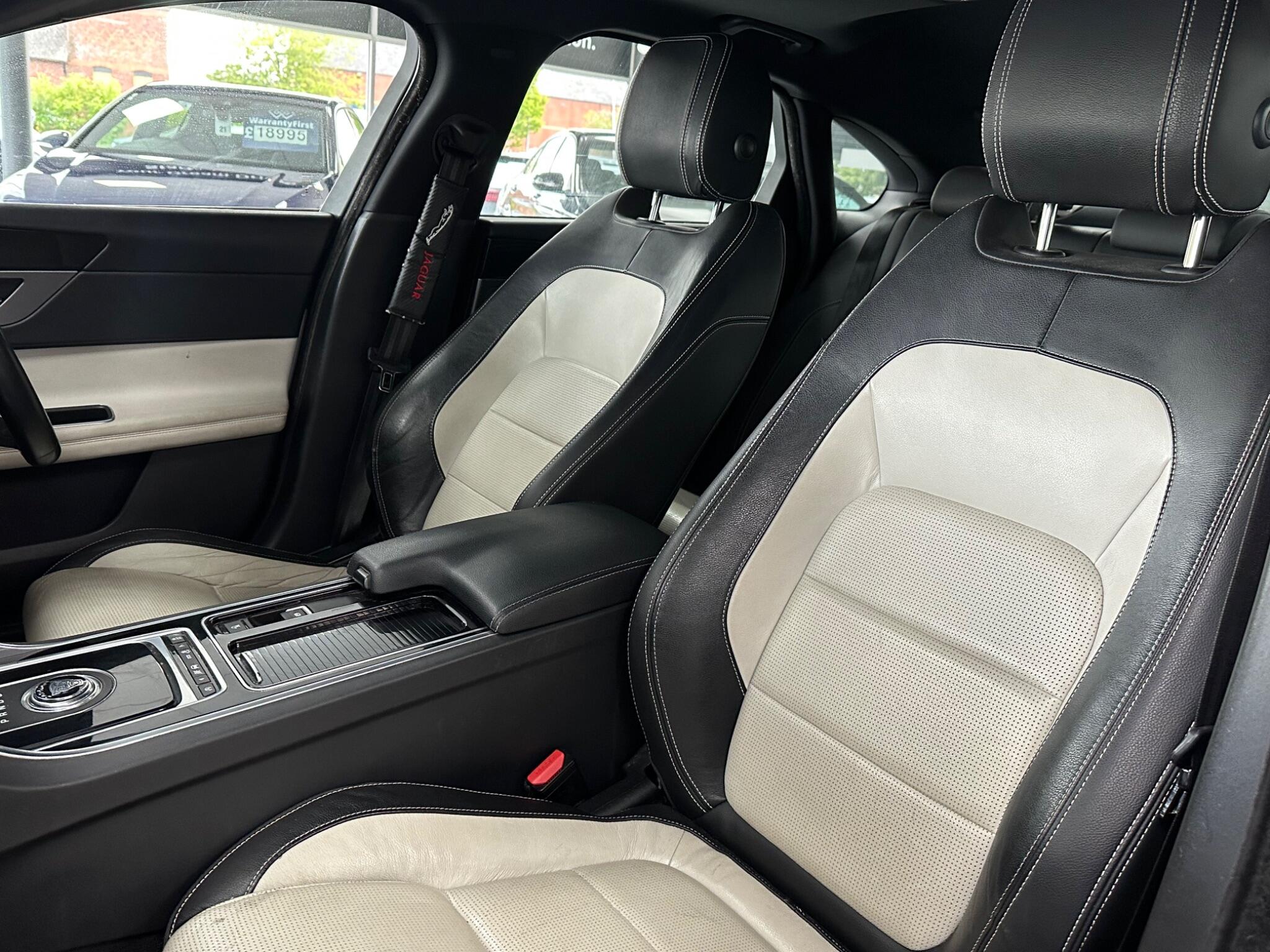 Jaguar XF view 39