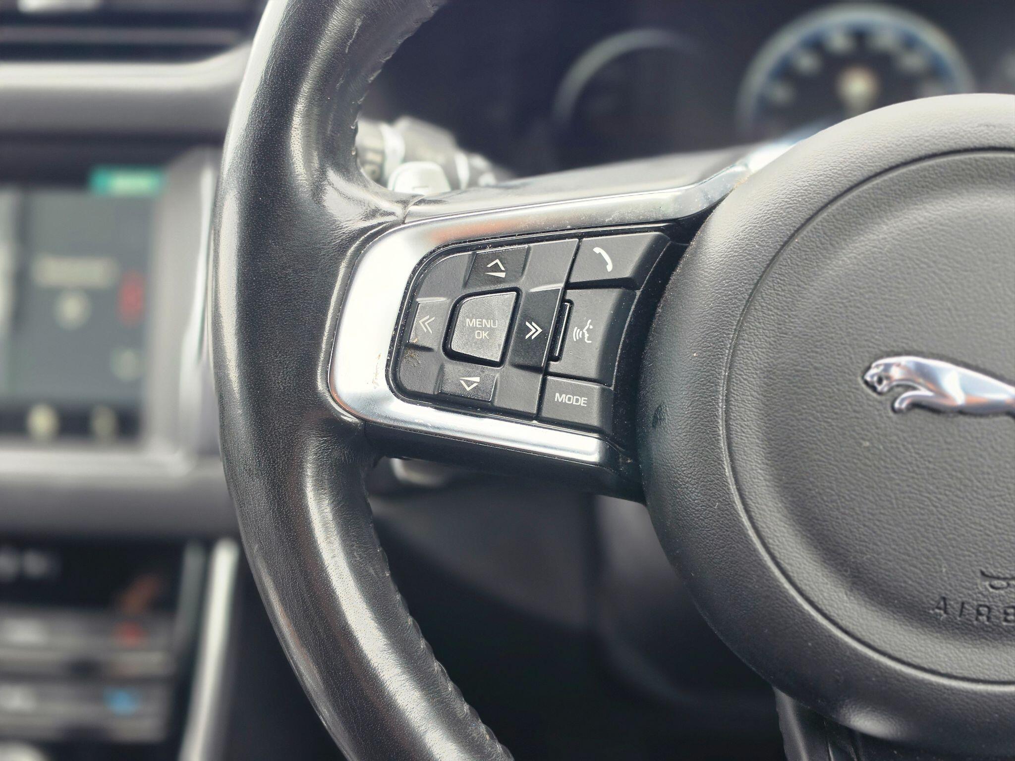 Jaguar XF view 13