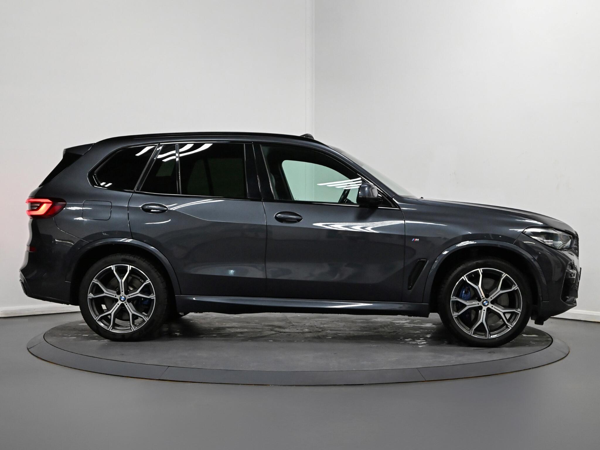 BMW X5 view 22