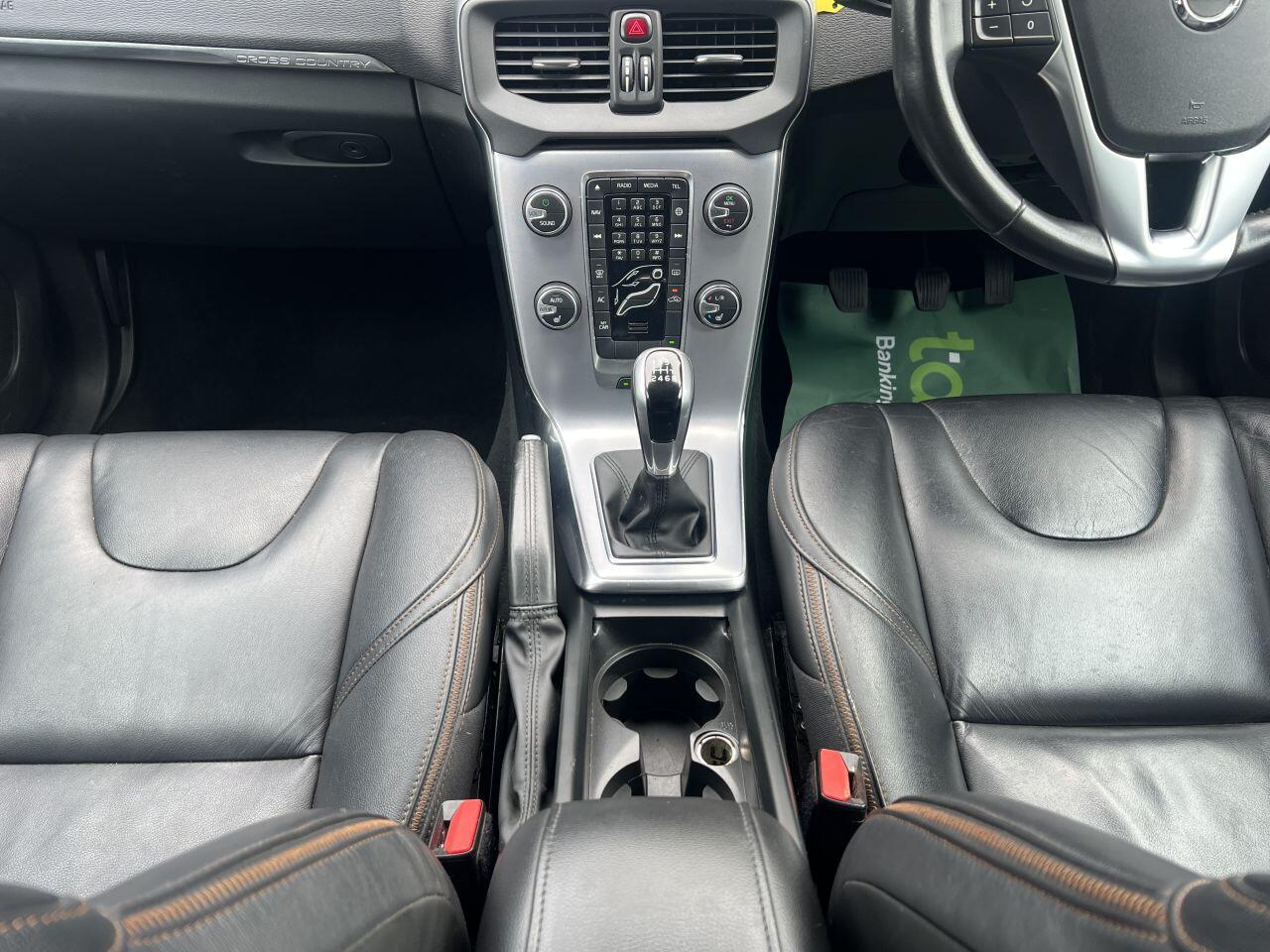 Volvo V40 Cross Country view 28