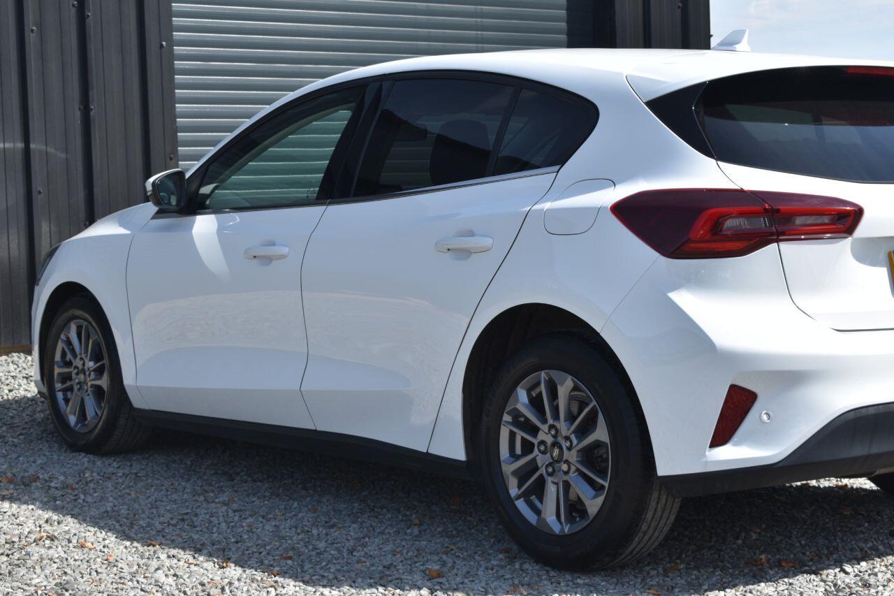 Ford Focus view 21