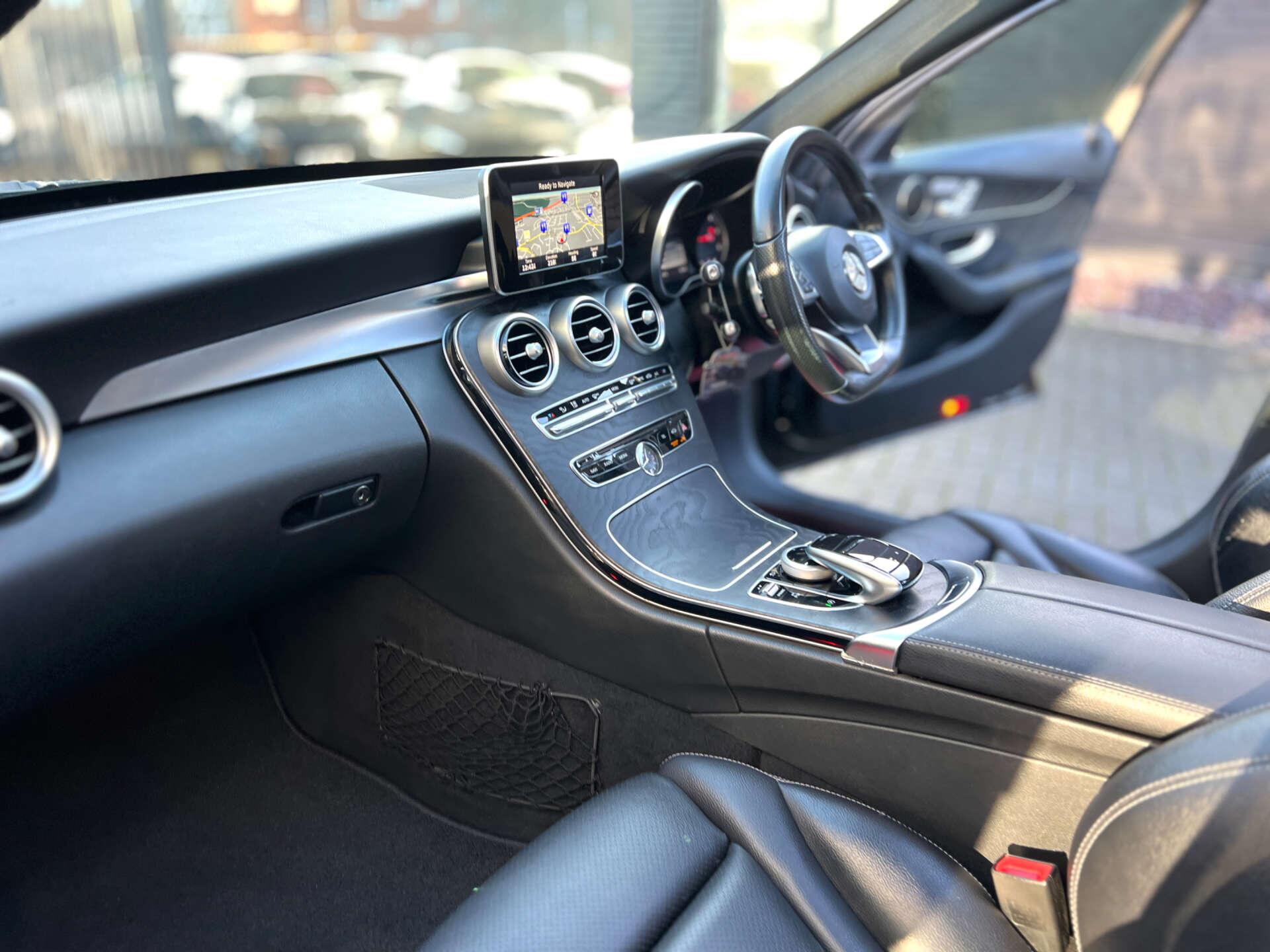 Mercedes-Benz C-Class view 26