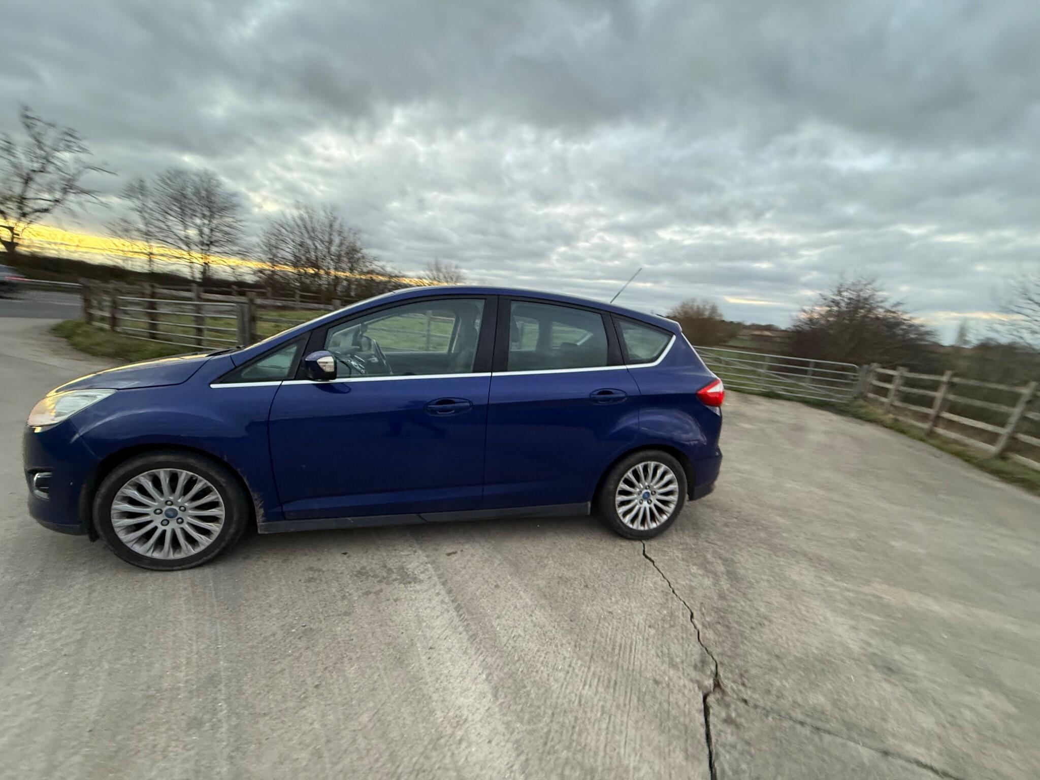 Ford C-Max 1.6 TDCi Titanium Euro 5 5dr — photo 17 of 104