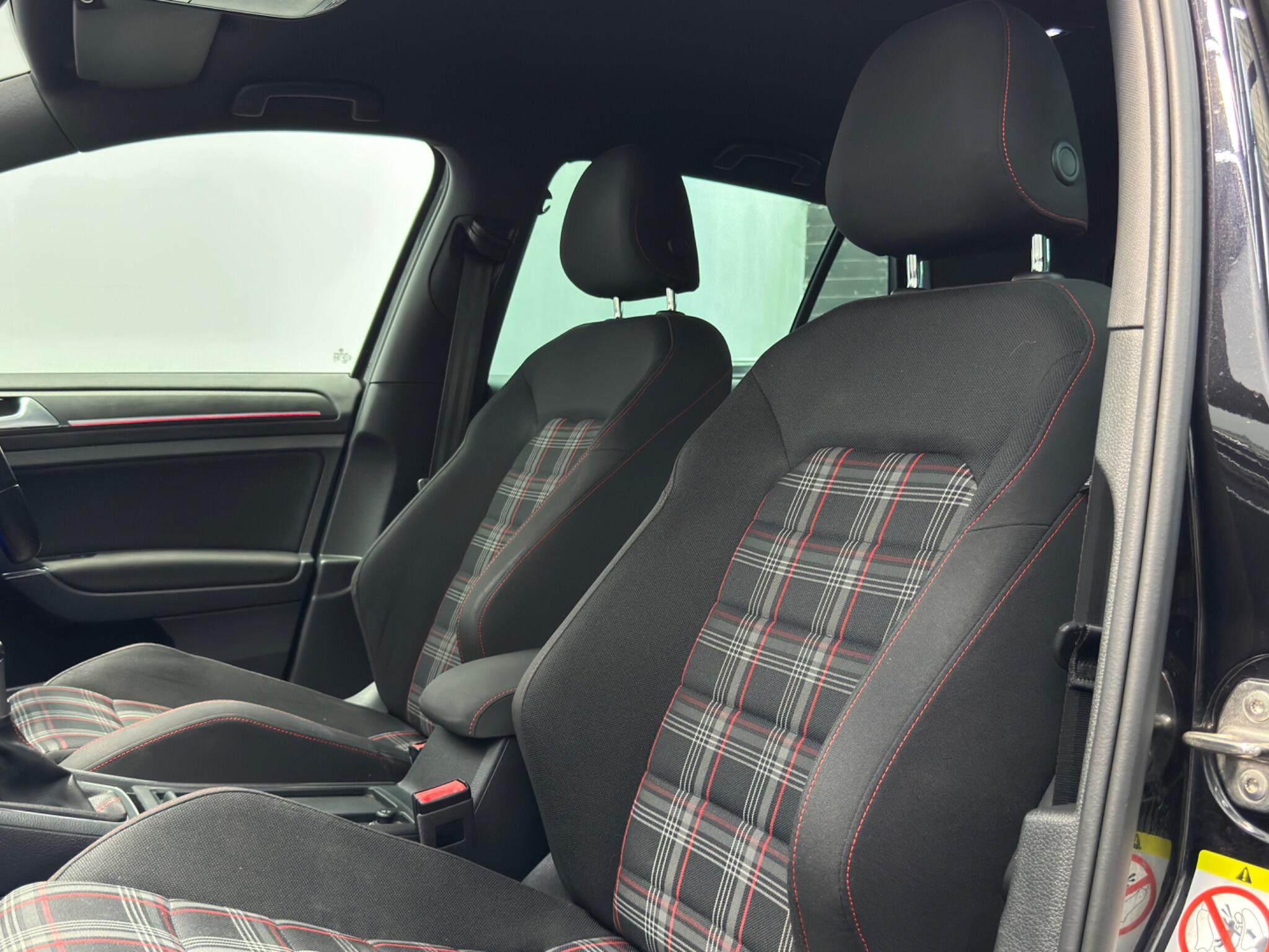 Volkswagen Golf view 50