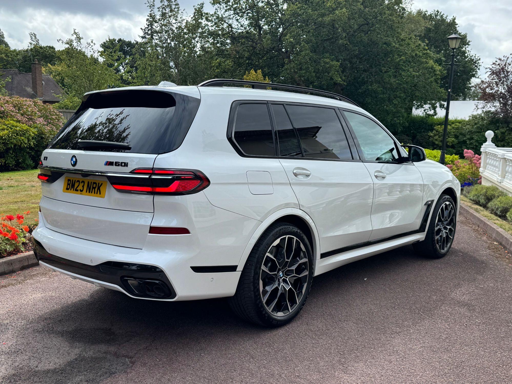 BMW X7 view 10