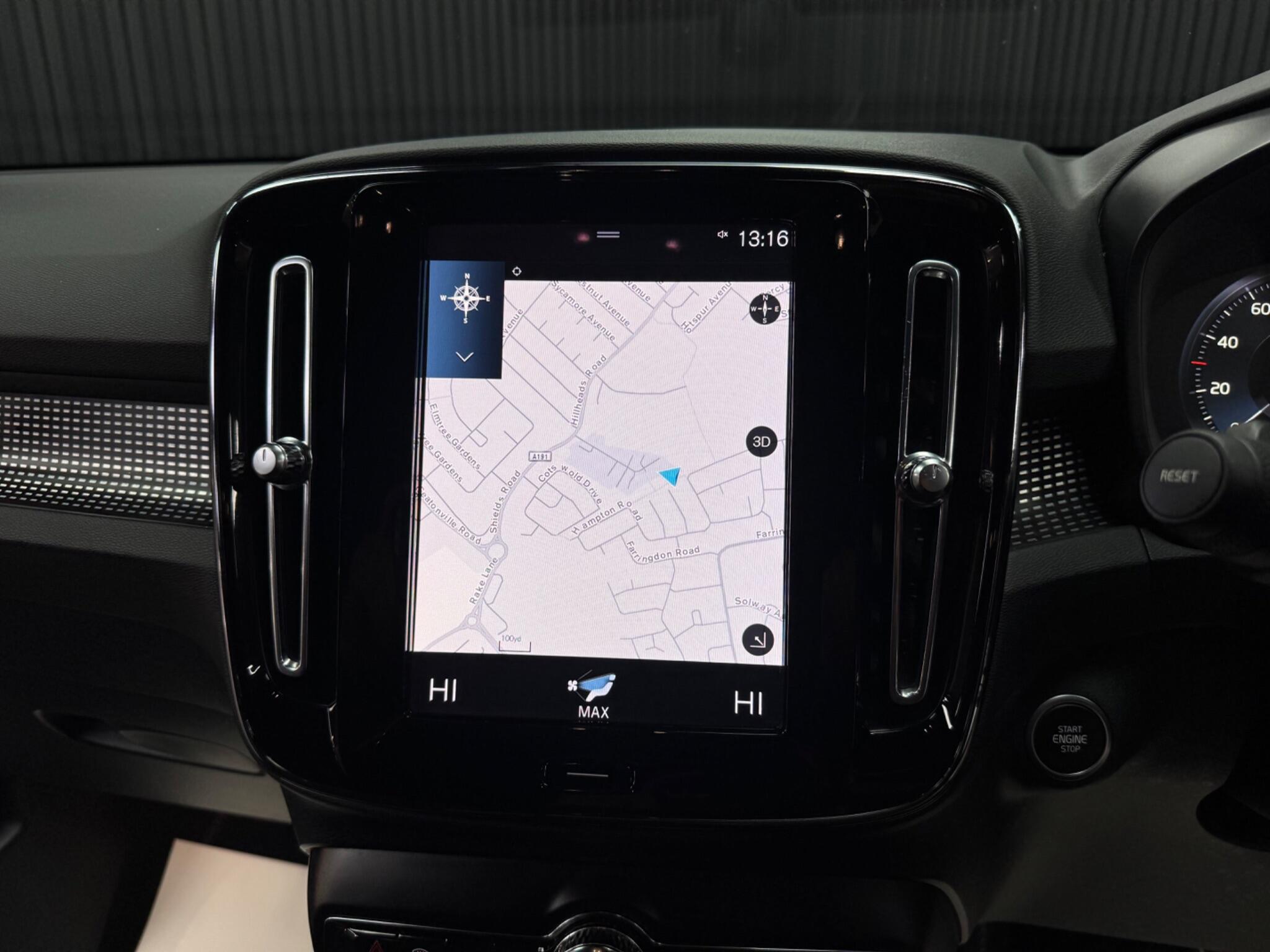 Volvo XC40 view 12