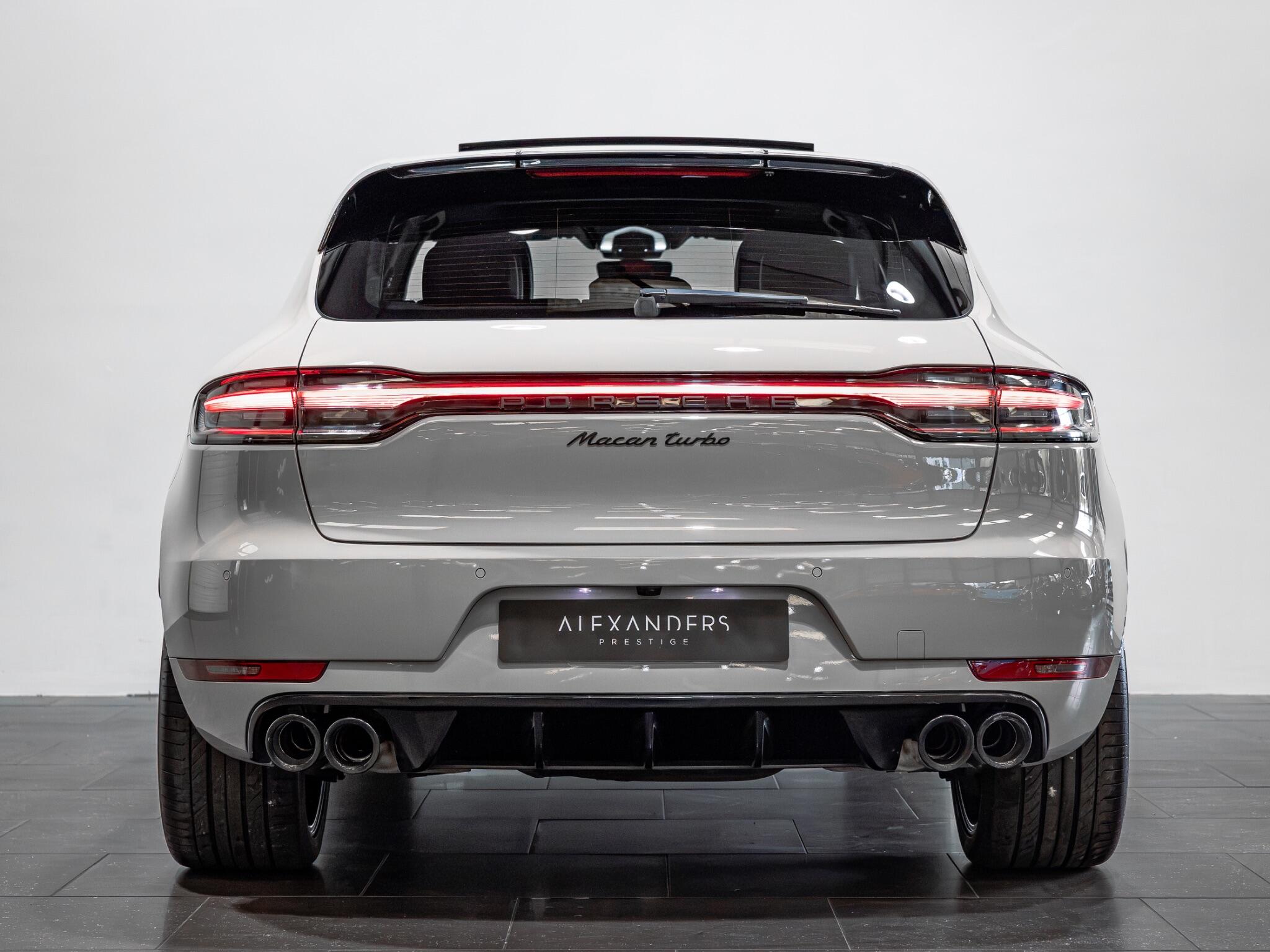 Porsche Macan view 10