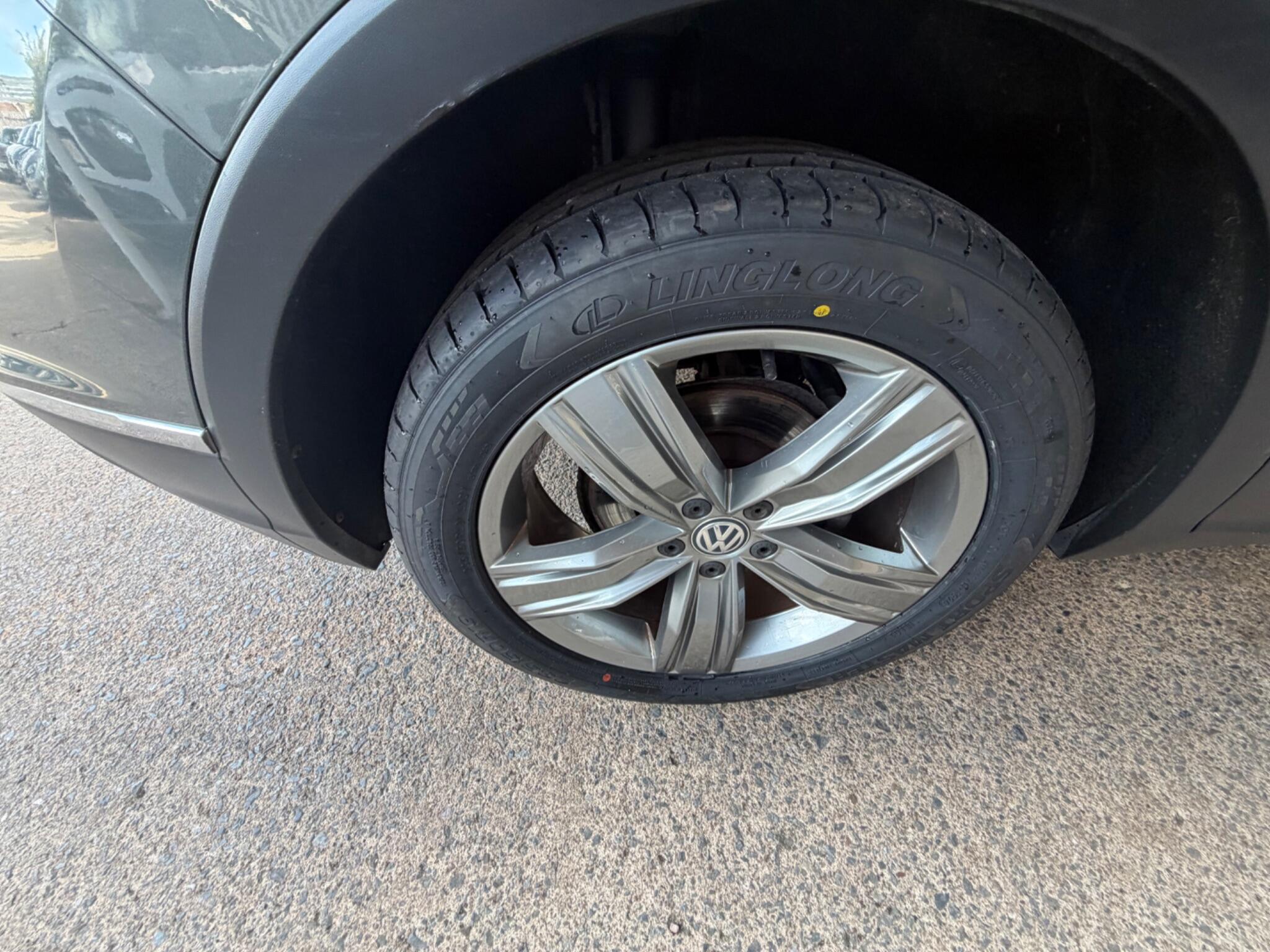 Volkswagen Tiguan view 28