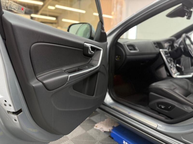 2014 Volvo V60 3.0 T6 R-Design Lux Nav Estate 5dr Petrol Geartronic AWD Euro 5 (304 ps) • 36,500 miles image 25