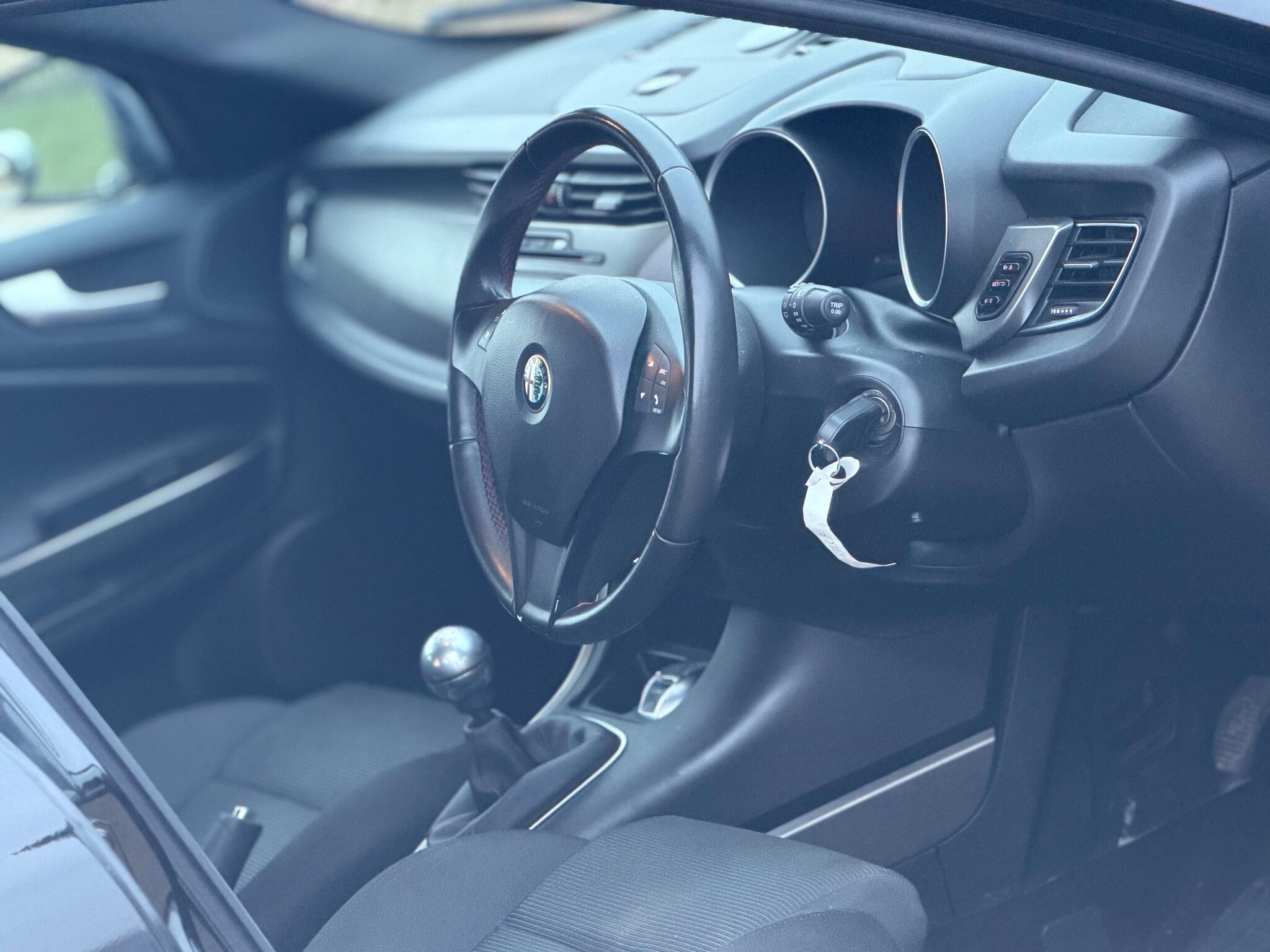 2013 Alfa Romeo Giulietta 1.6 JTDM-2 Collezione Euro 5 (s/s) 5dr image 25