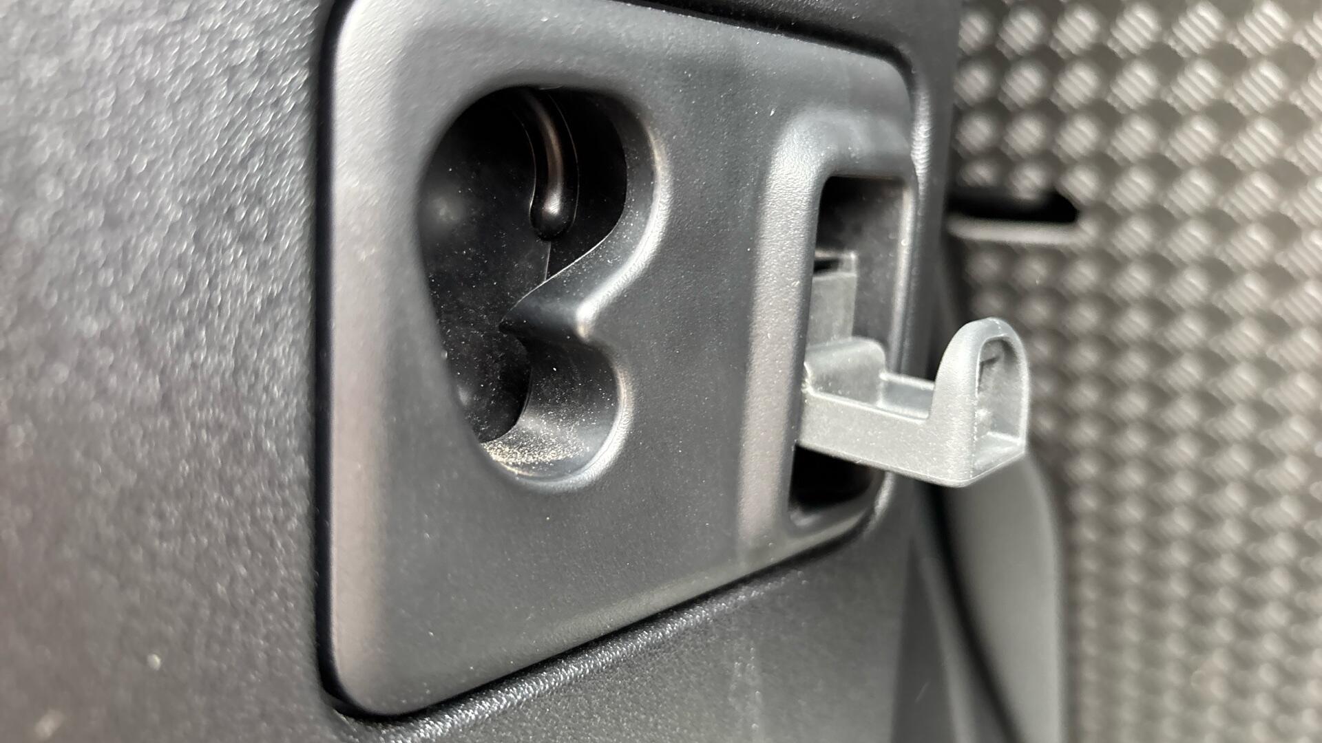 Land Rover Defender view 27