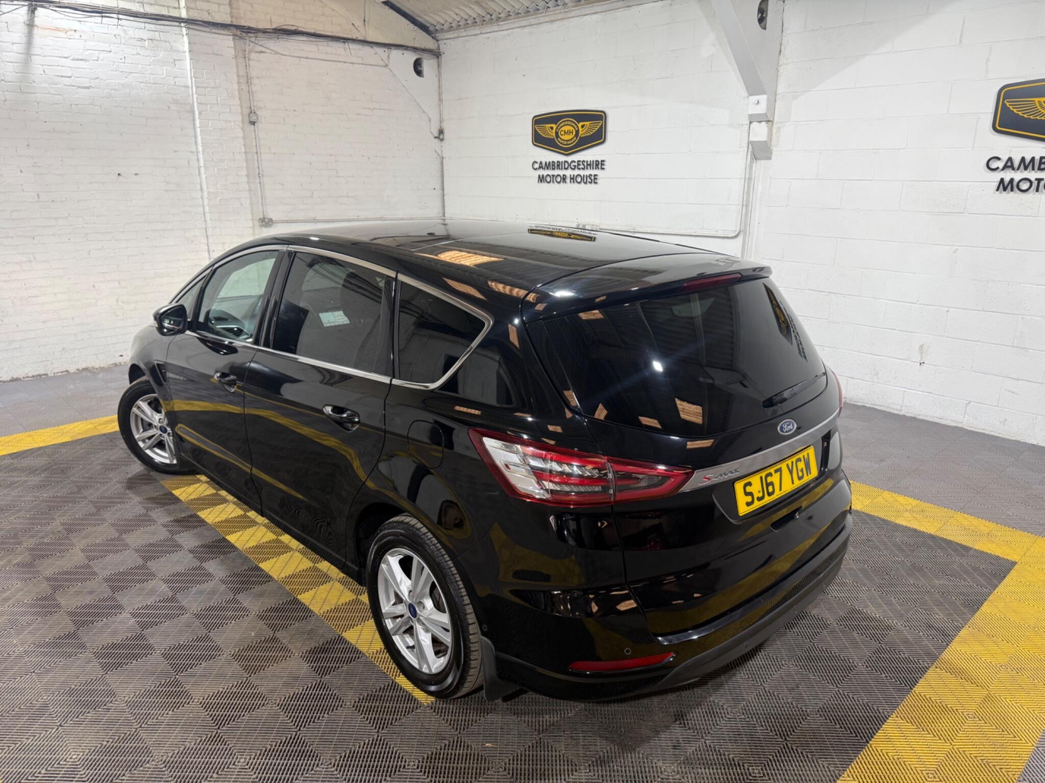 Ford S-Max view 4
