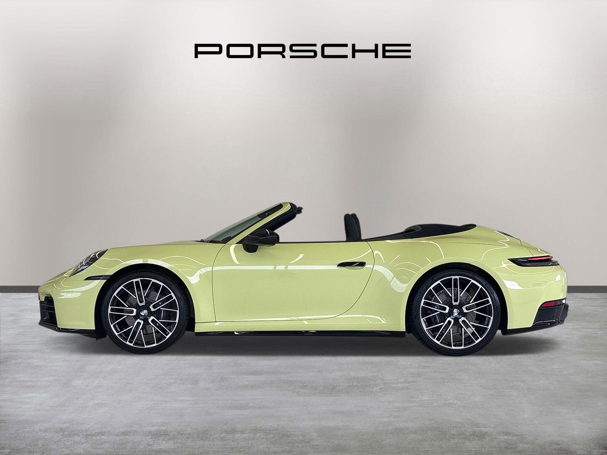 Porsche 911 view 8